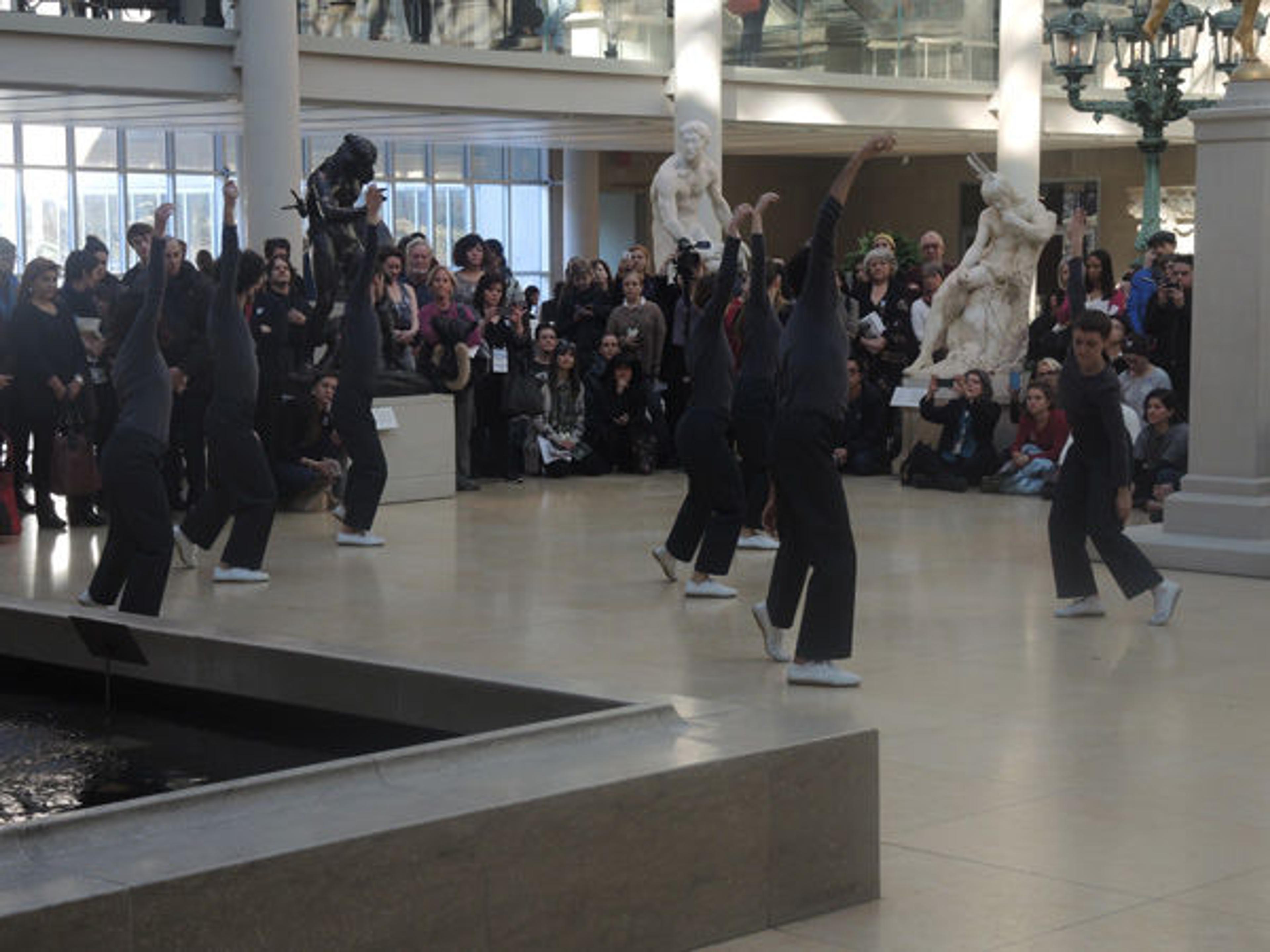 Trisha Brown Dance Company pop-up performance in The Charles Engelhard Court, held in conjunction with the ISPA New York Congress 2015. All photos courtesy of Met Museum Presents