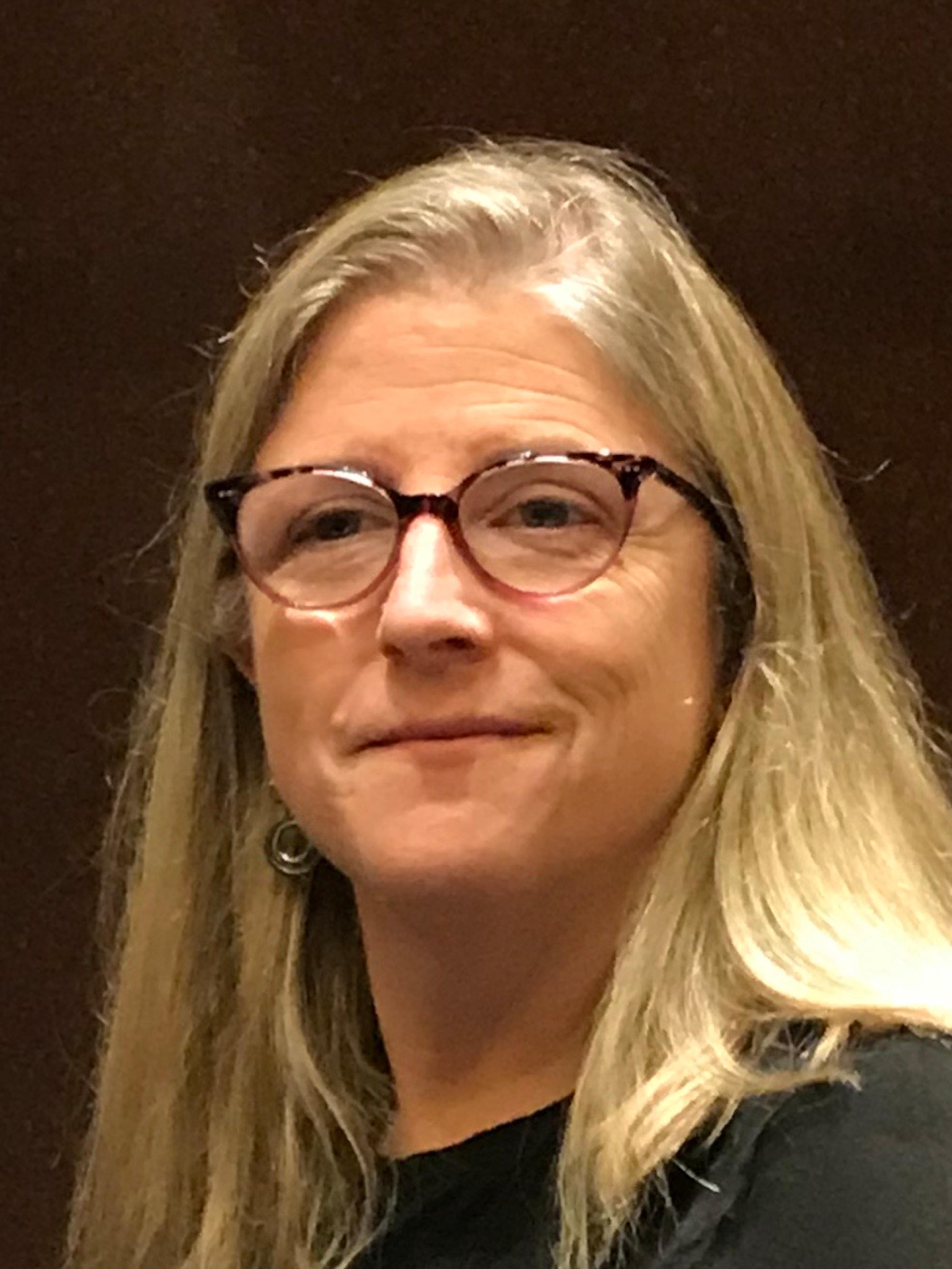 Headshot of Dana Hemmenway