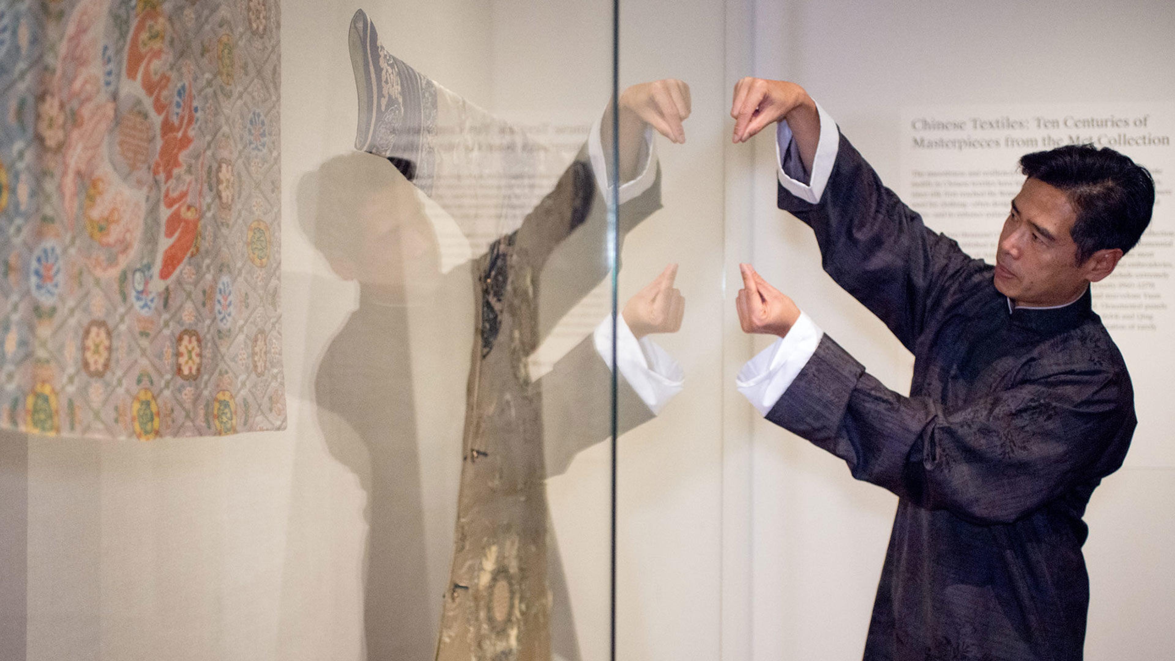 Lee Mingwei on Chinese ceremonial robes