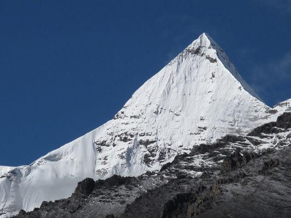 Mountain on pass to Gyantse