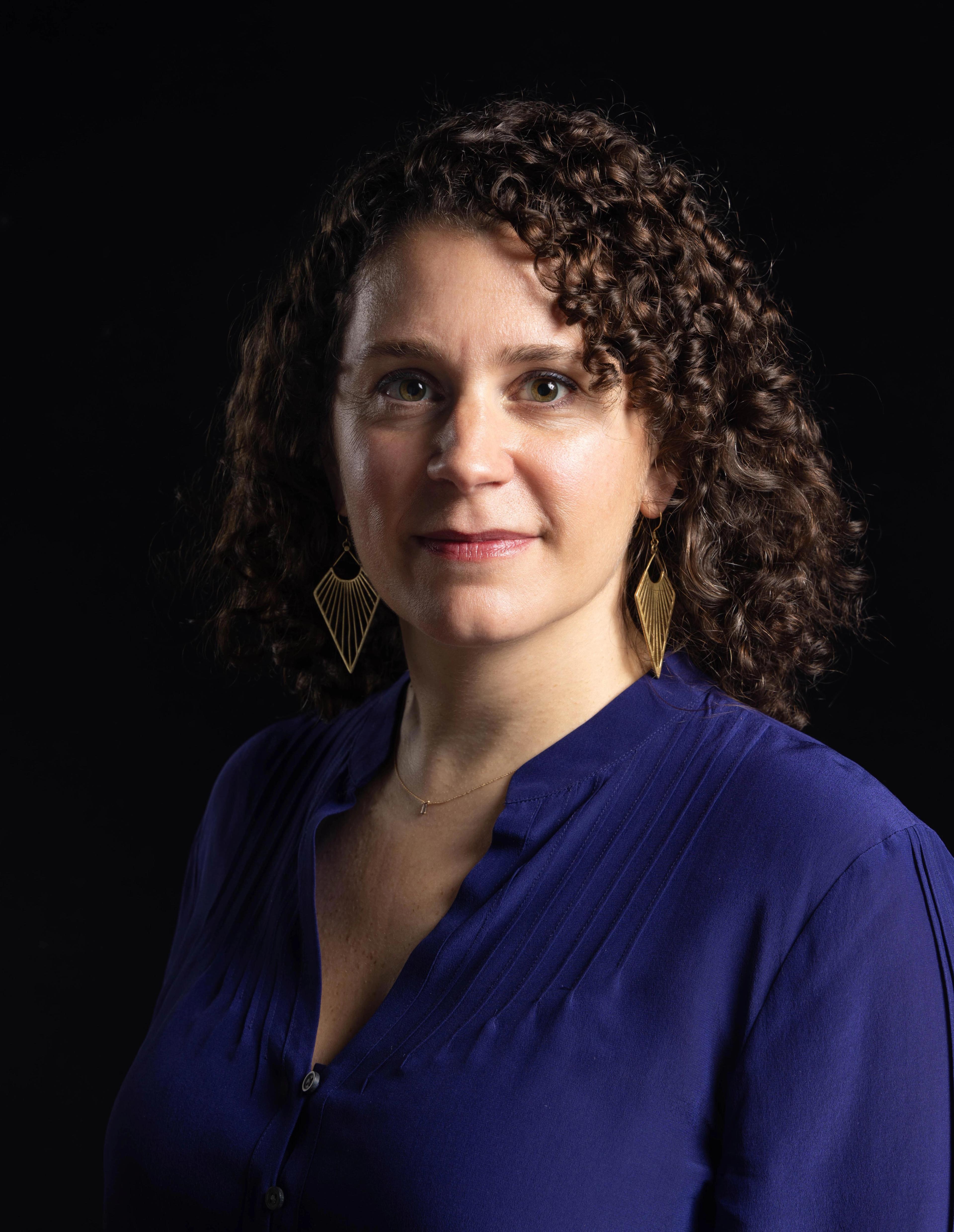 headshot of lisa sutcliffe