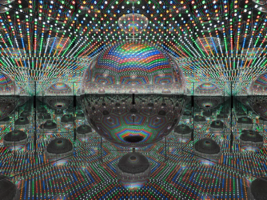 Infinity Mirrored Room - Beauty Described by a Spherical Heart