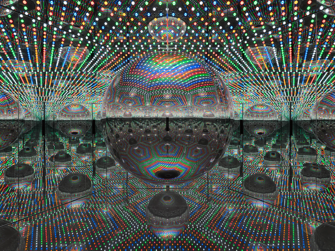 Infinity Mirrored Room - Beauty Described by a Spherical Heart