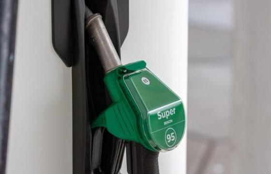 Benzino kaina Lietuvoje per naktį šoktelėjo 5,1 proc. — ką rodo skaičiai ir kur piltis pigiausiai