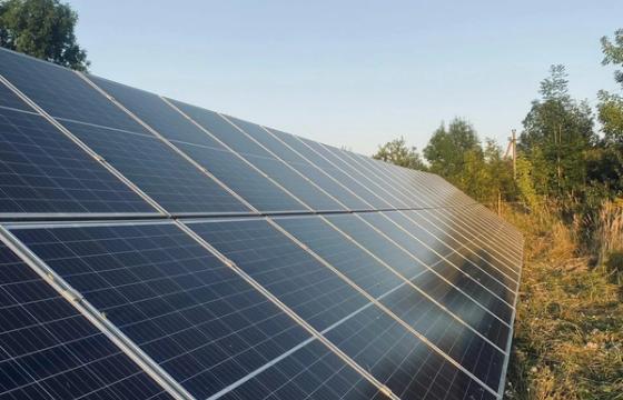 Saulės jėgainės per savaitę pagamino daugiau elektros nei vėjas — ką tai keičia jūsų sąskaitoje
