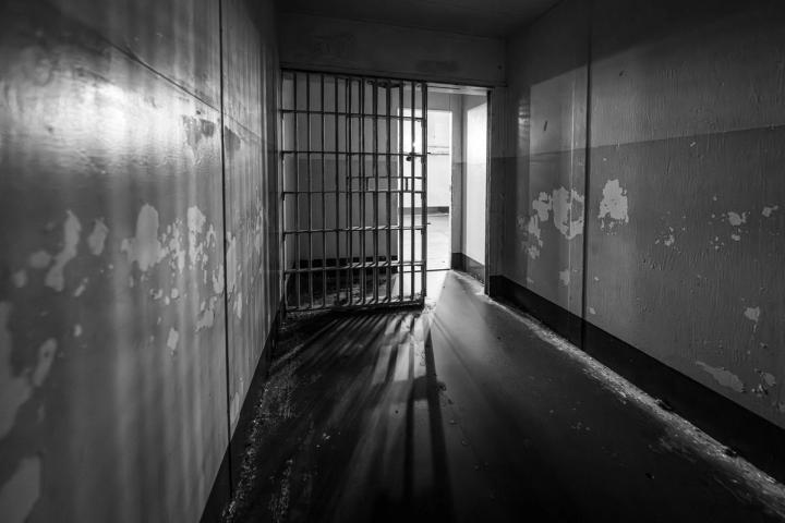 Apykojė trims mėnesiams: Probacijos tarnyba prižiūri anksčiau paleistus vaikus skriaudusius nuteistuosius