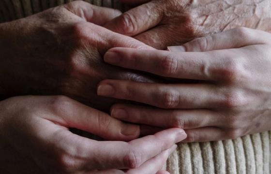 „Slaptieji pacientai": kai slaugai kitą, o pats nyksti tyloje