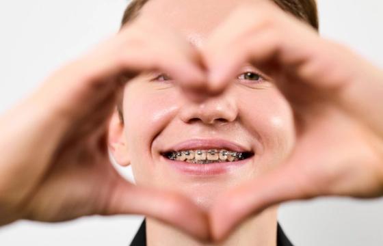 Dantų laminatės: ar jūsų odontologas pasako visą tiesą apie jų ilgalaikiškumą?