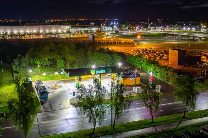 LEA skelbia: benzinas šalies degalinėse atpigo 0,5 proc., bet dyzelinas dar brango