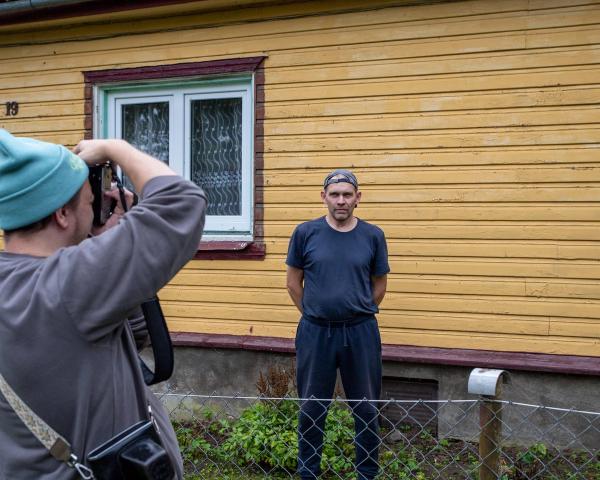 Fabijoniškes iškeitęs Mindaugas Padvarninkuose kepa obuolių sūrius: keturios dukros ir vakaro serialas