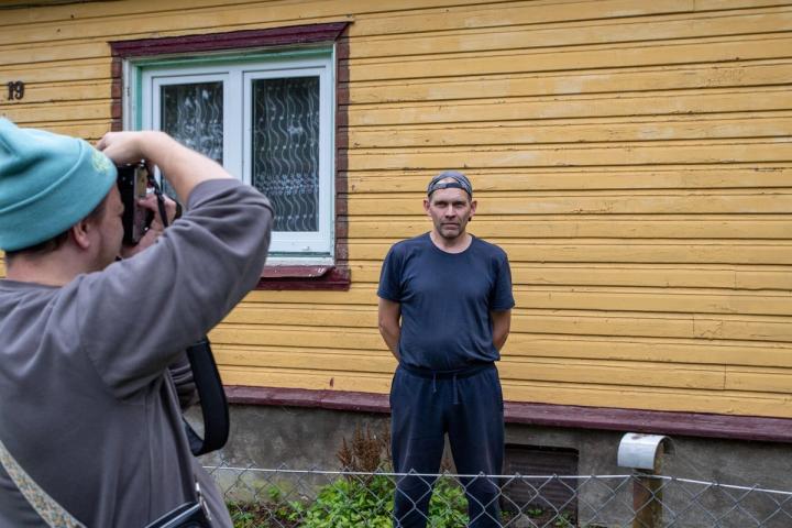 Fabijoniškes iškeitęs Mindaugas Padvarninkuose kepa obuolių sūrius: keturios dukros ir vakaro serialas
