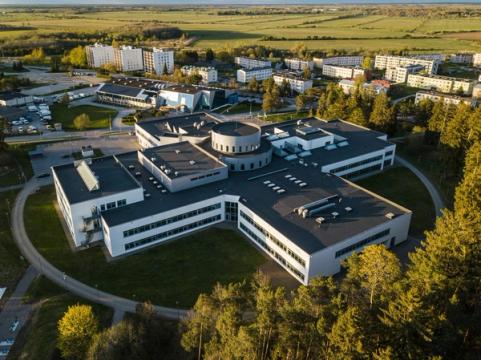 Lietuvos delegacija lankė Lenkijos lietuvių švietimo įstaigas: aptarė kylančius iššūkius