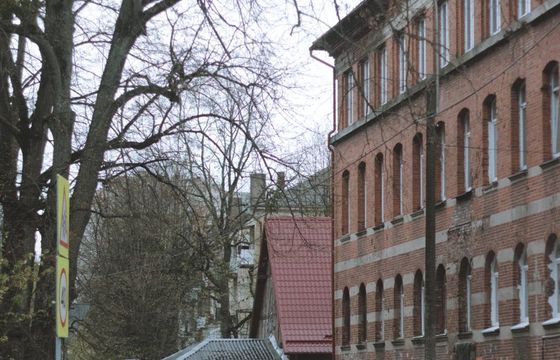 KET 182 punktas kiemuose išsklaido ginčą: juodasis automobilis turi praleisti