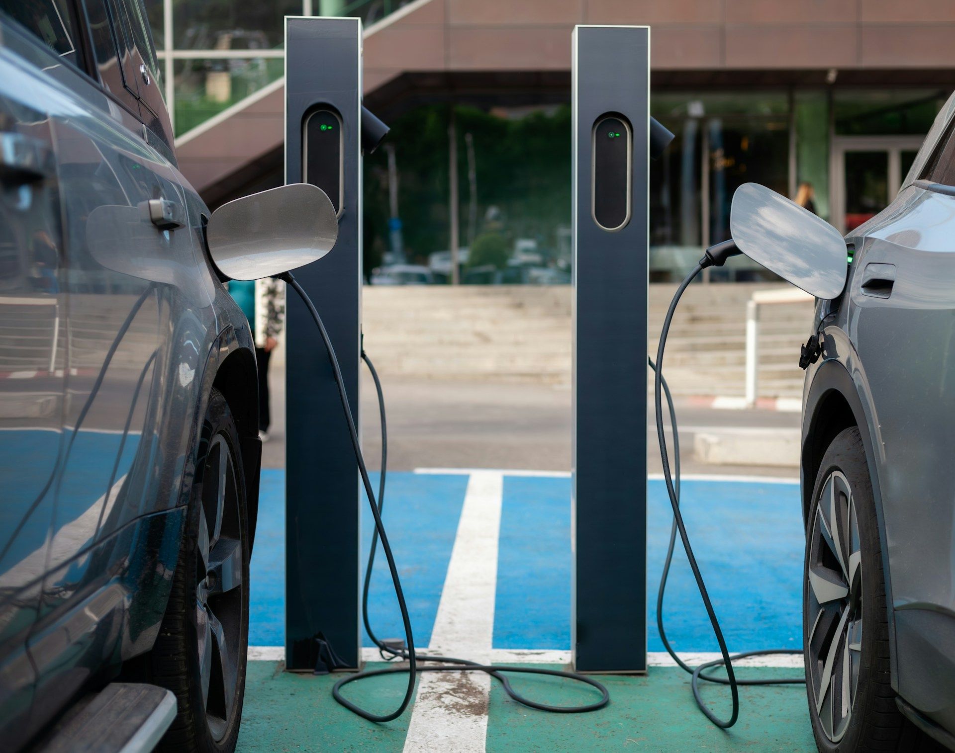 Kiek iš tiesų kainuoja elektromobilių įkrovimo stotelė? Daugelis apsirinka skaičiuodami