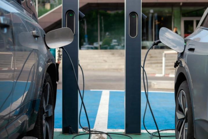 Kiek iš tiesų kainuoja elektromobilių įkrovimo stotelė? Daugelis apsirinka skaičiuodami