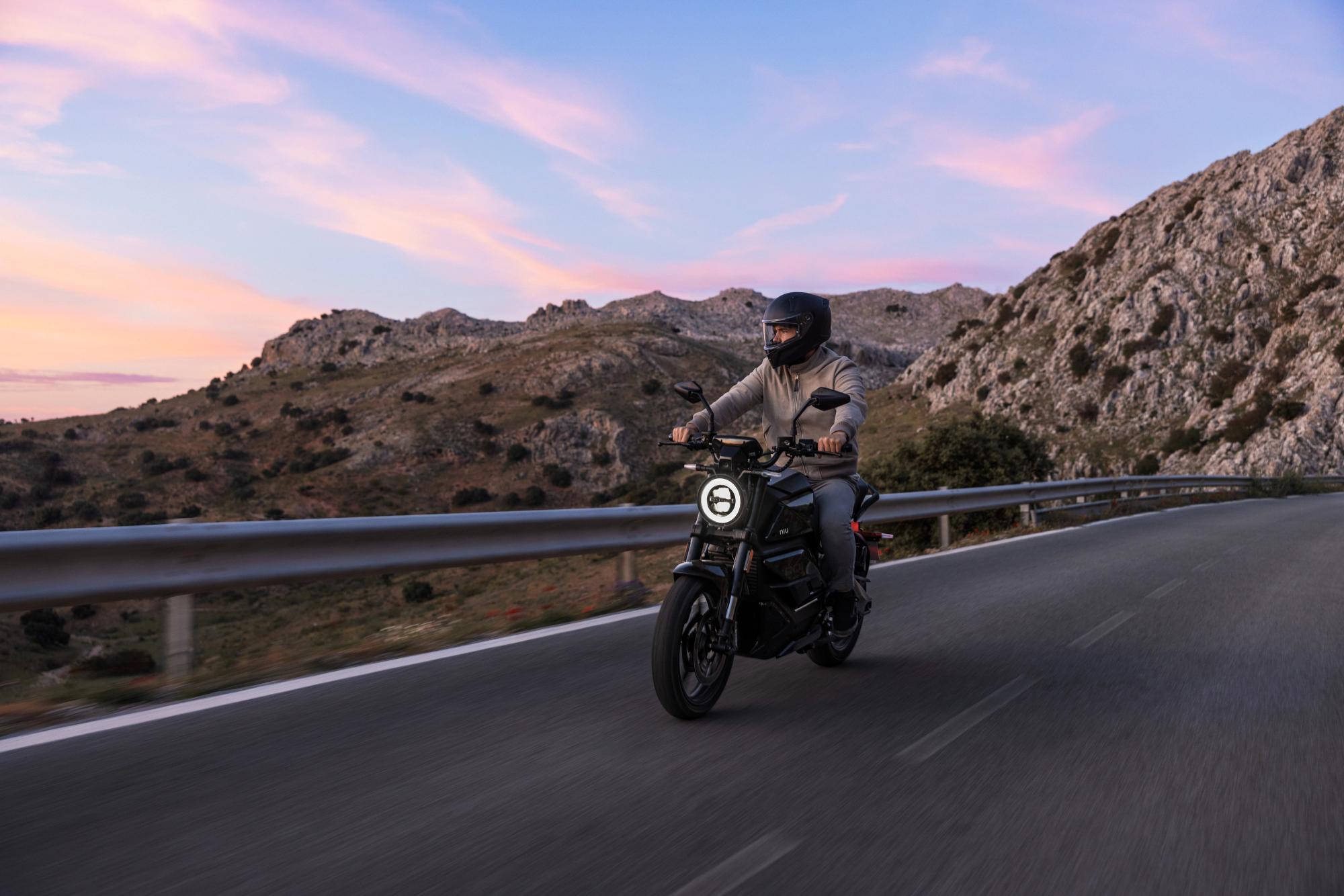 NIU RQi Sport moto électrique 125 en ville