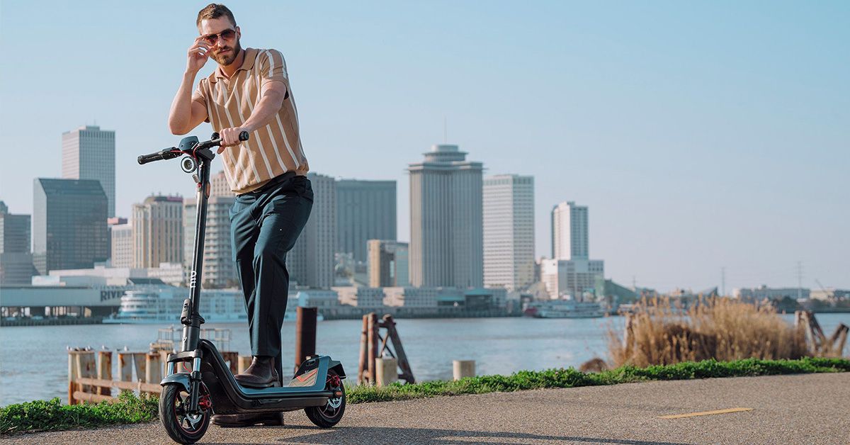 NIU KQi 300P electric kick scooter. Image courtesy NIU.