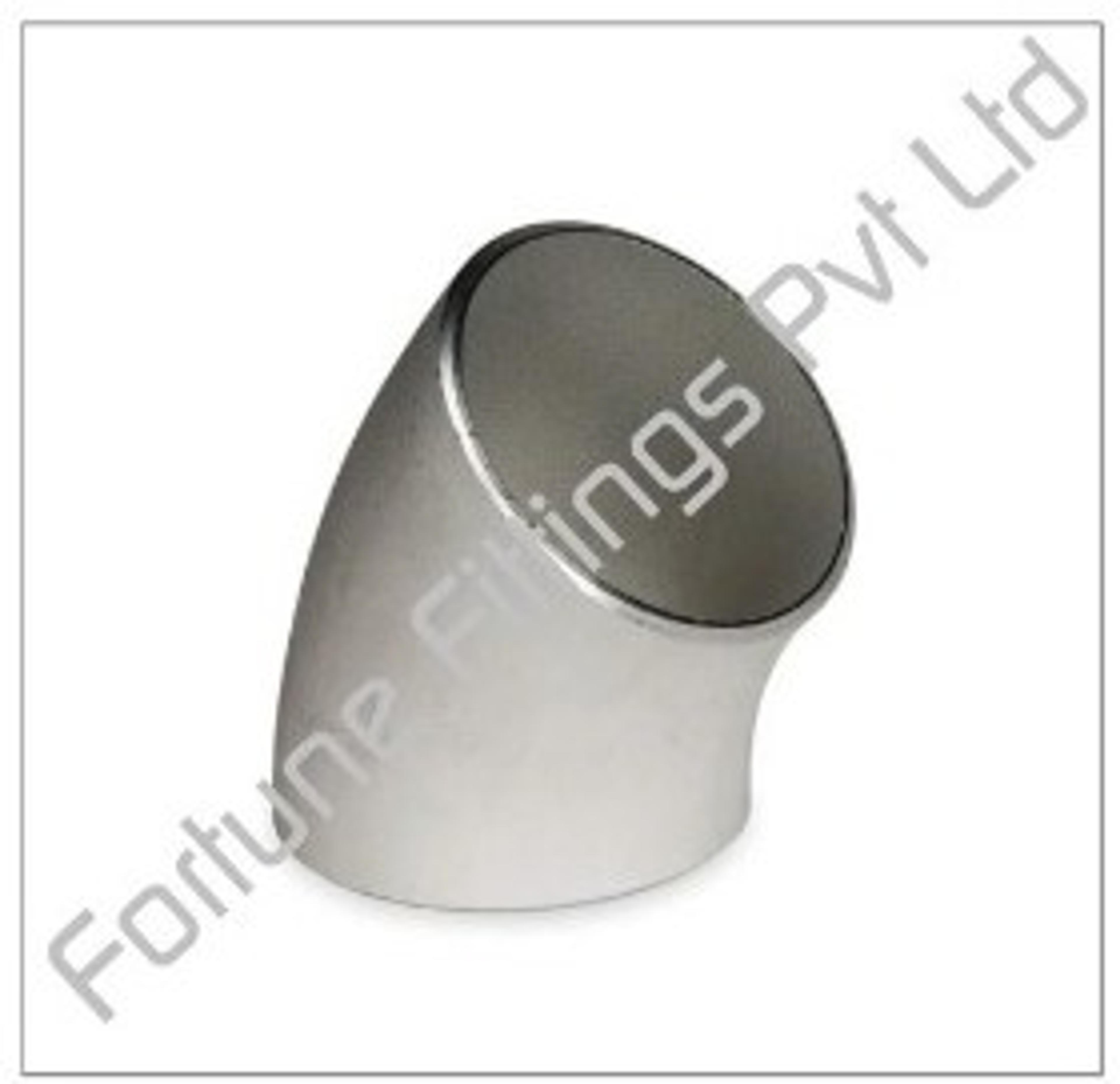 A 90 degree buttweld elbow with bevelled weld ends