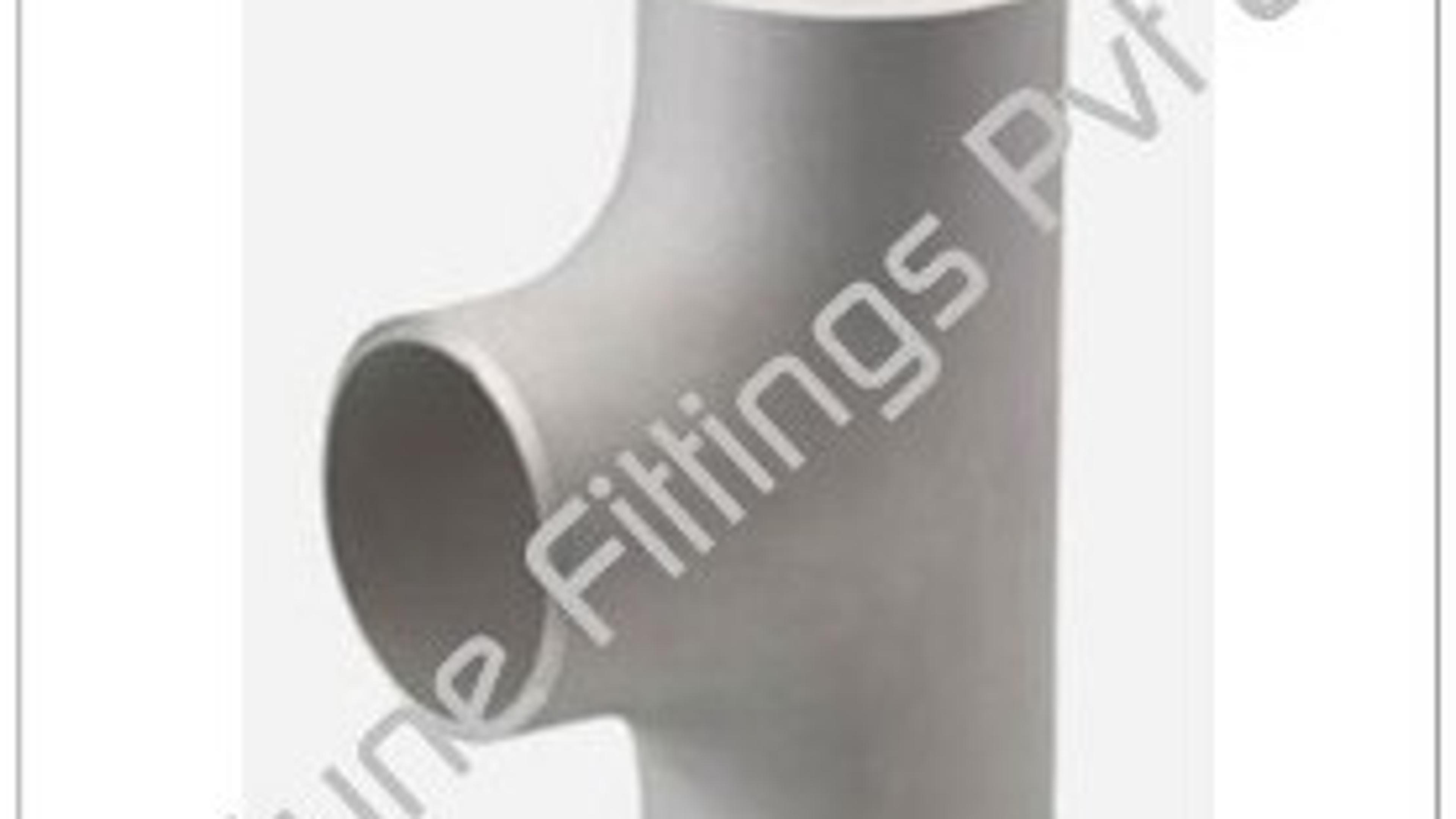 An equal buttweld tee fitting with bevelled ends