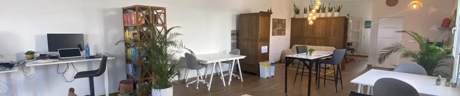 Dentro del espacio de coworking DeskSpace en Mojácar