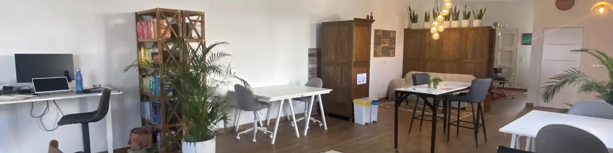 Dentro del espacio de coworking DeskSpace en Mojácar