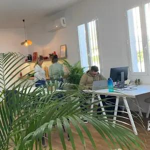 ¿Qué es un hot desk?