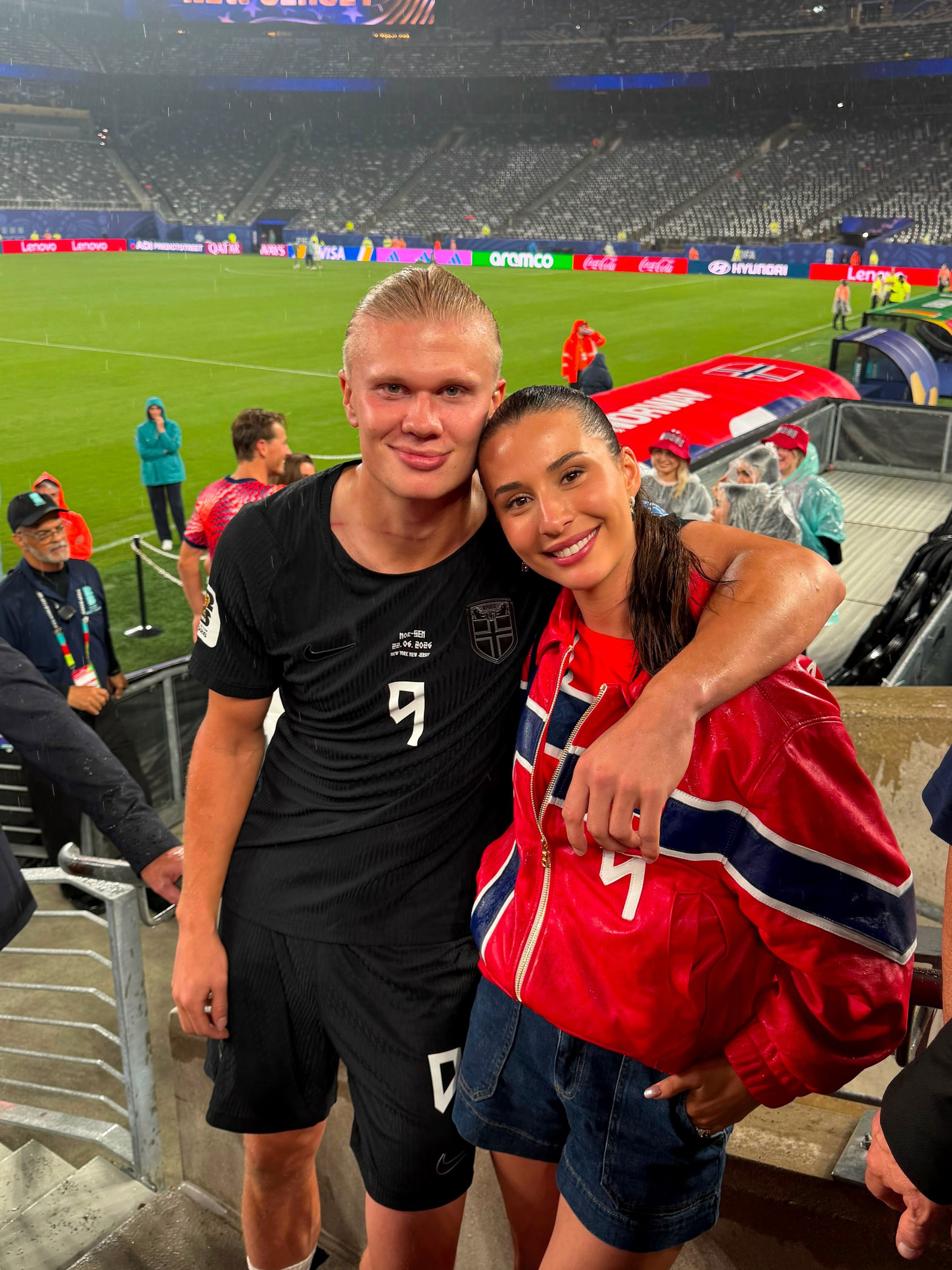Erling Haaland und Isabel Haugseng Johansen nach dem Champions-League-Sieg 2023
