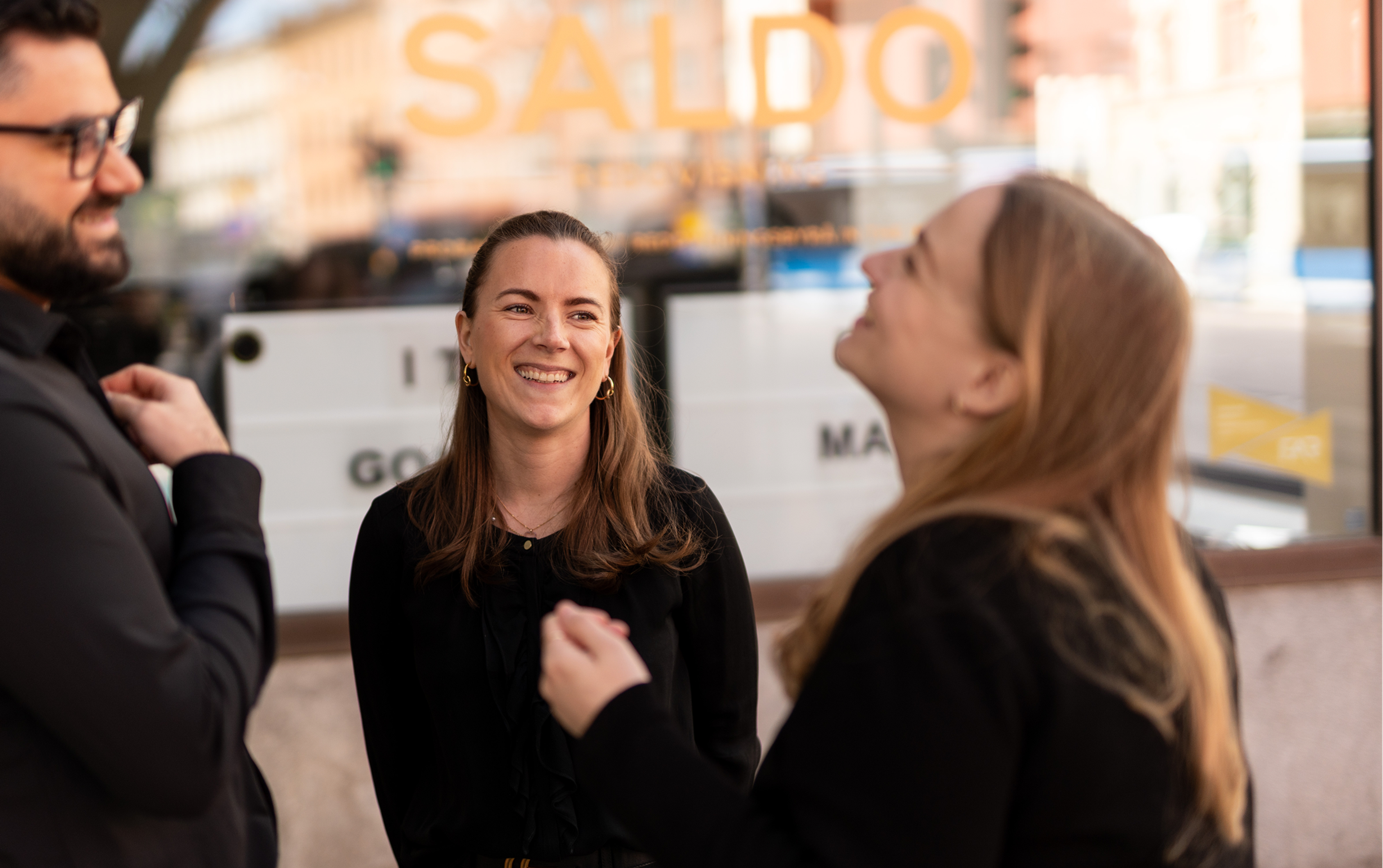 HR-konsult hos Saldo i samtal med en chef.