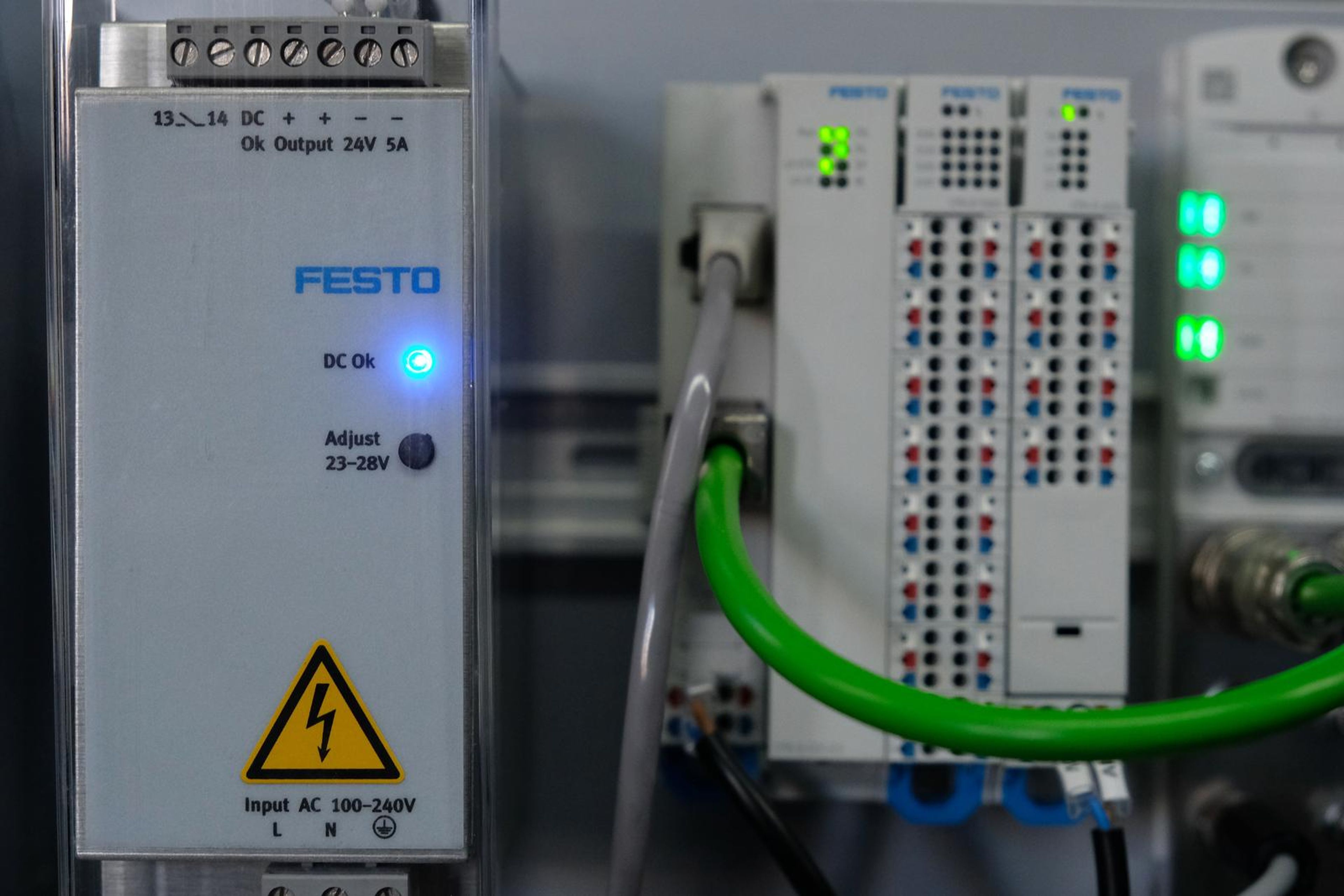 Festo power supply and I/O modules with a green network cable
