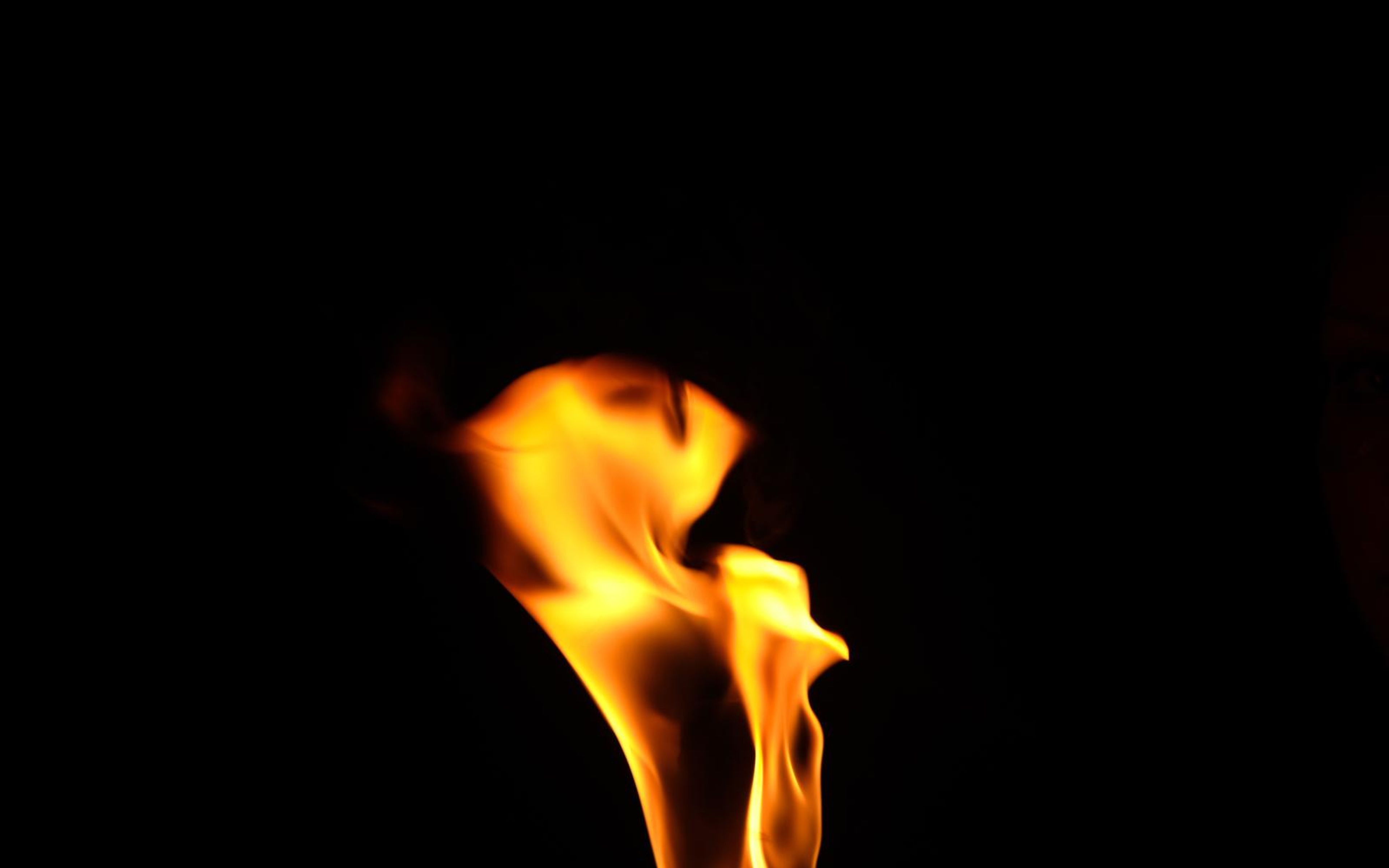 Rounded flame burst with a small separate tongue at the lower right
