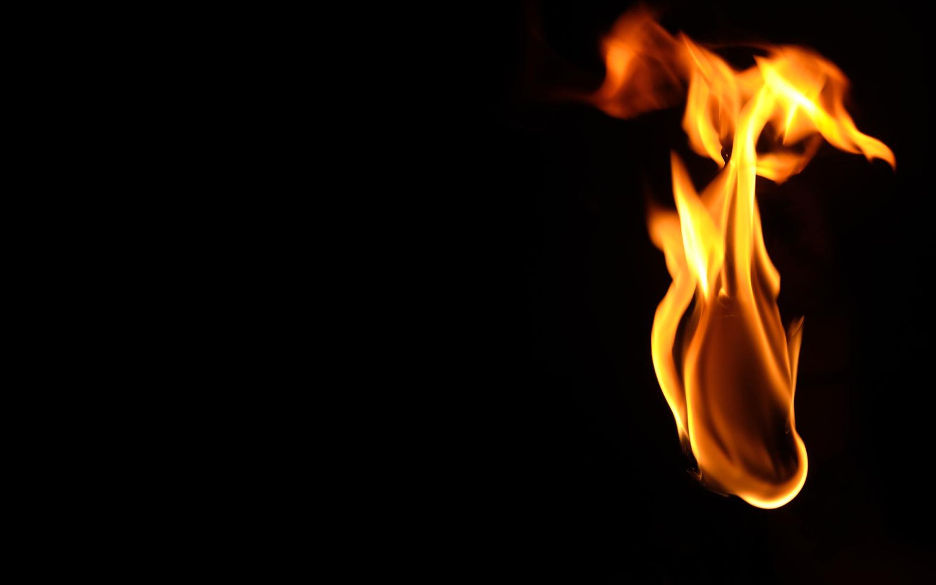 Flame at right with feathered tips spreading sideways