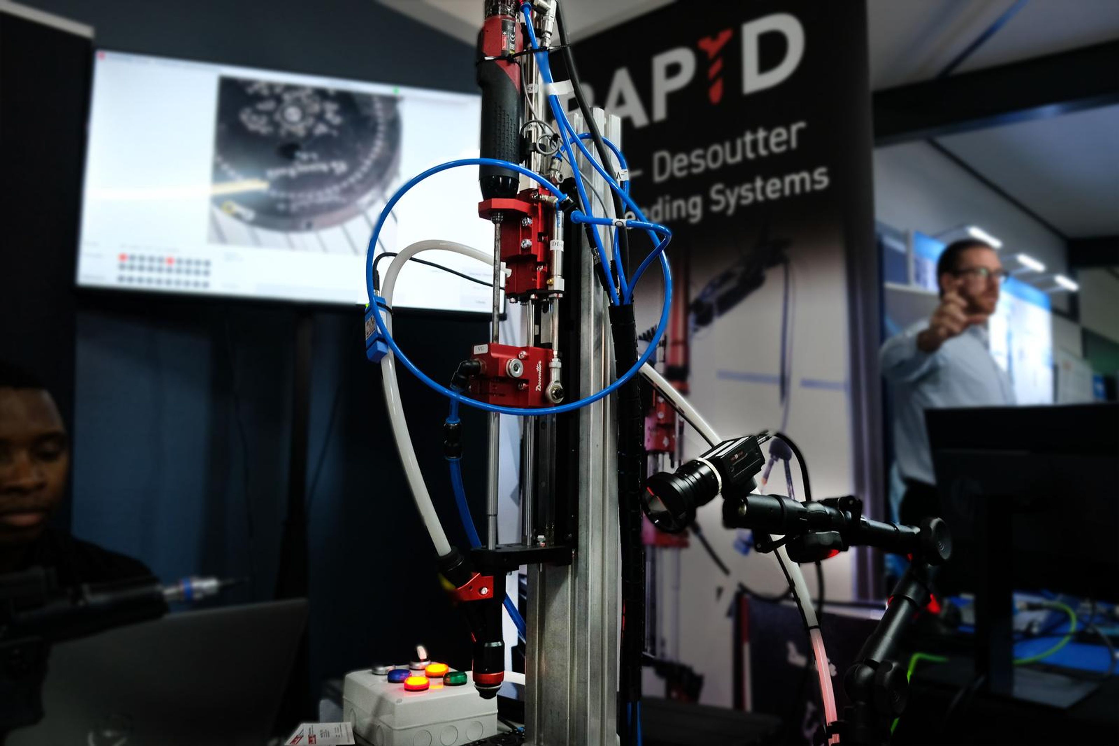 Desoutter Rapid screw-feeding demonstration beside a presenter