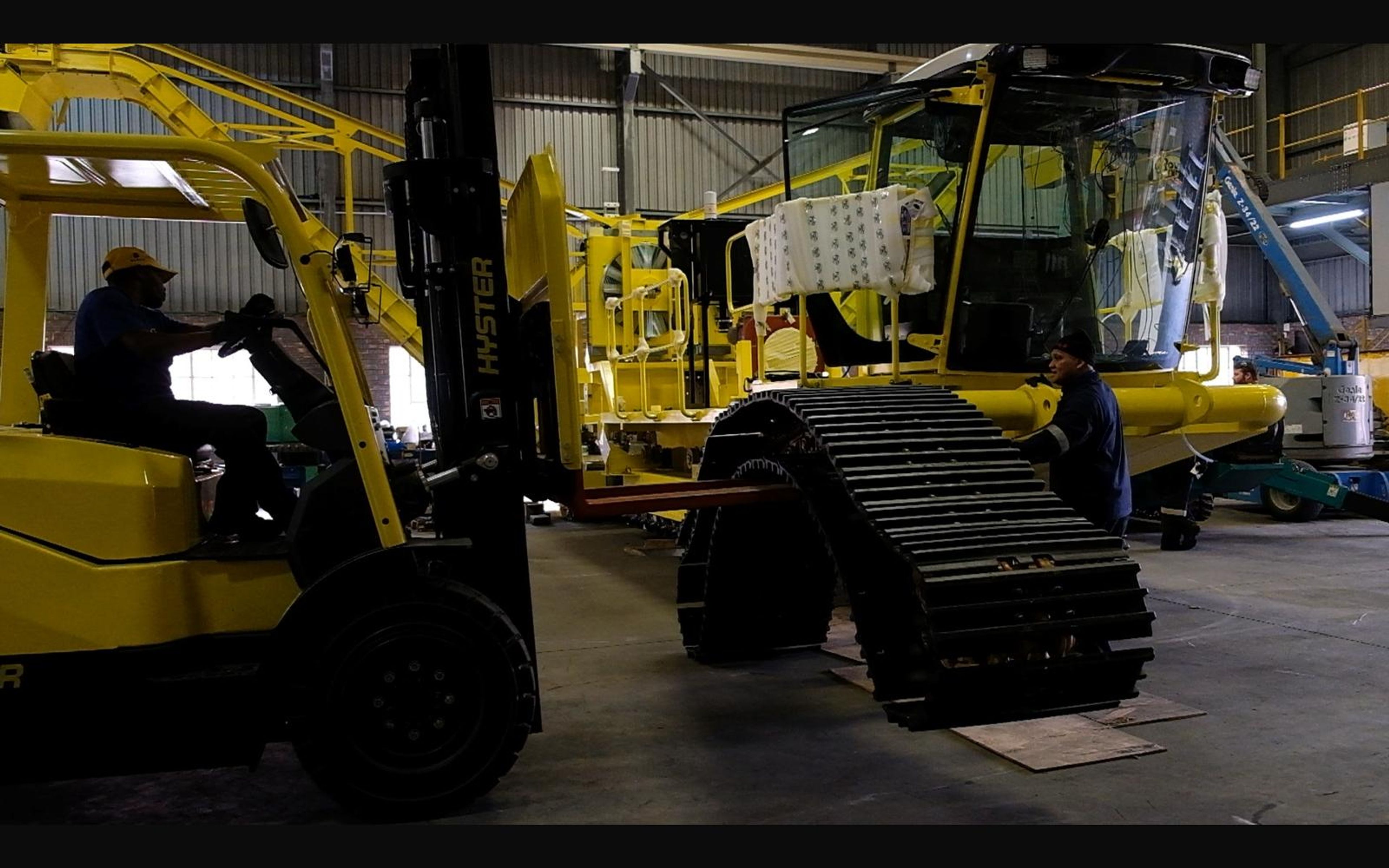 Salt harvester build, June 2022: frame, tracks and drivetrain, shoot 10