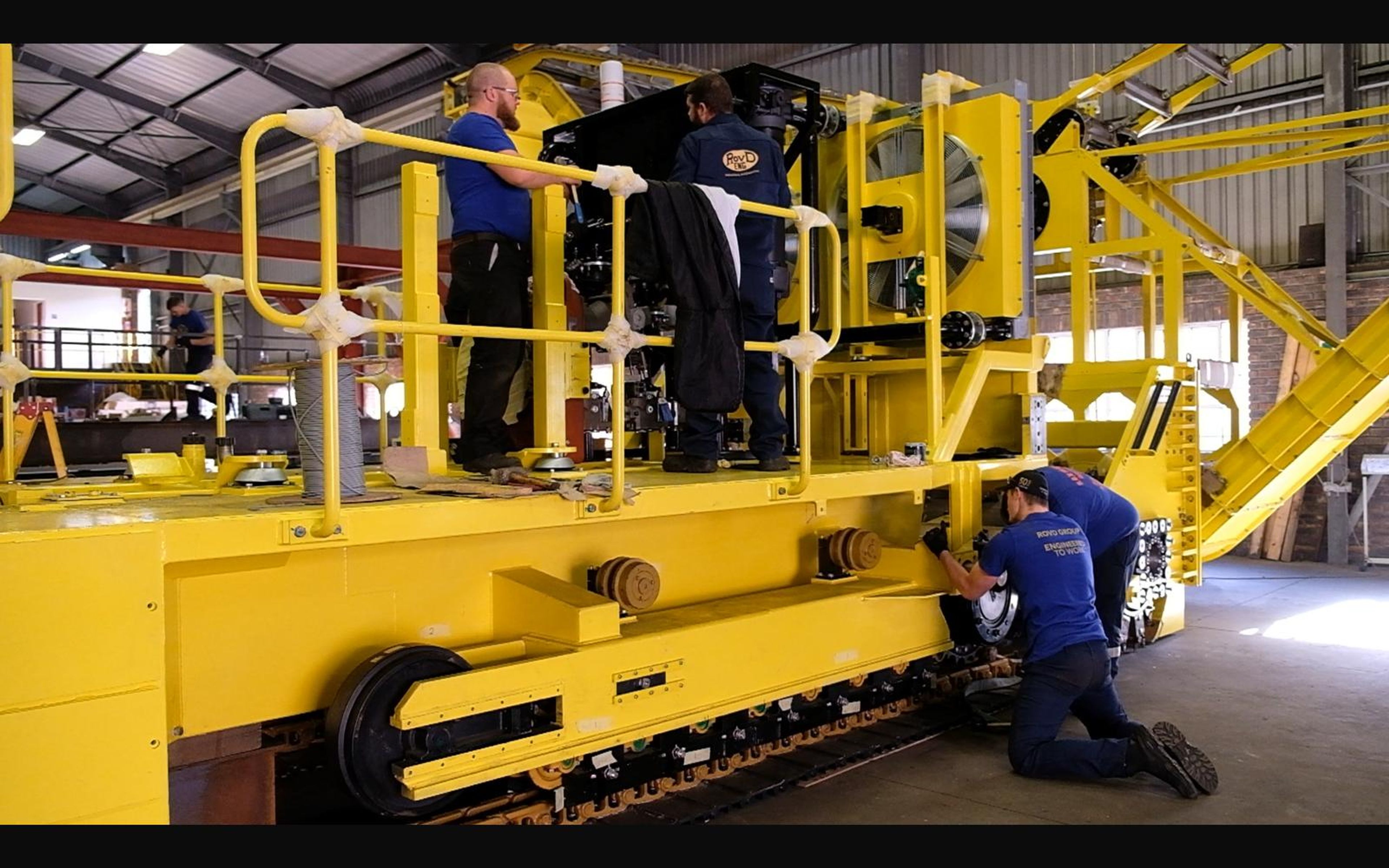 Assembly of the salt harvester, June 2022: frame, tracks and drivetrain, shoot 11