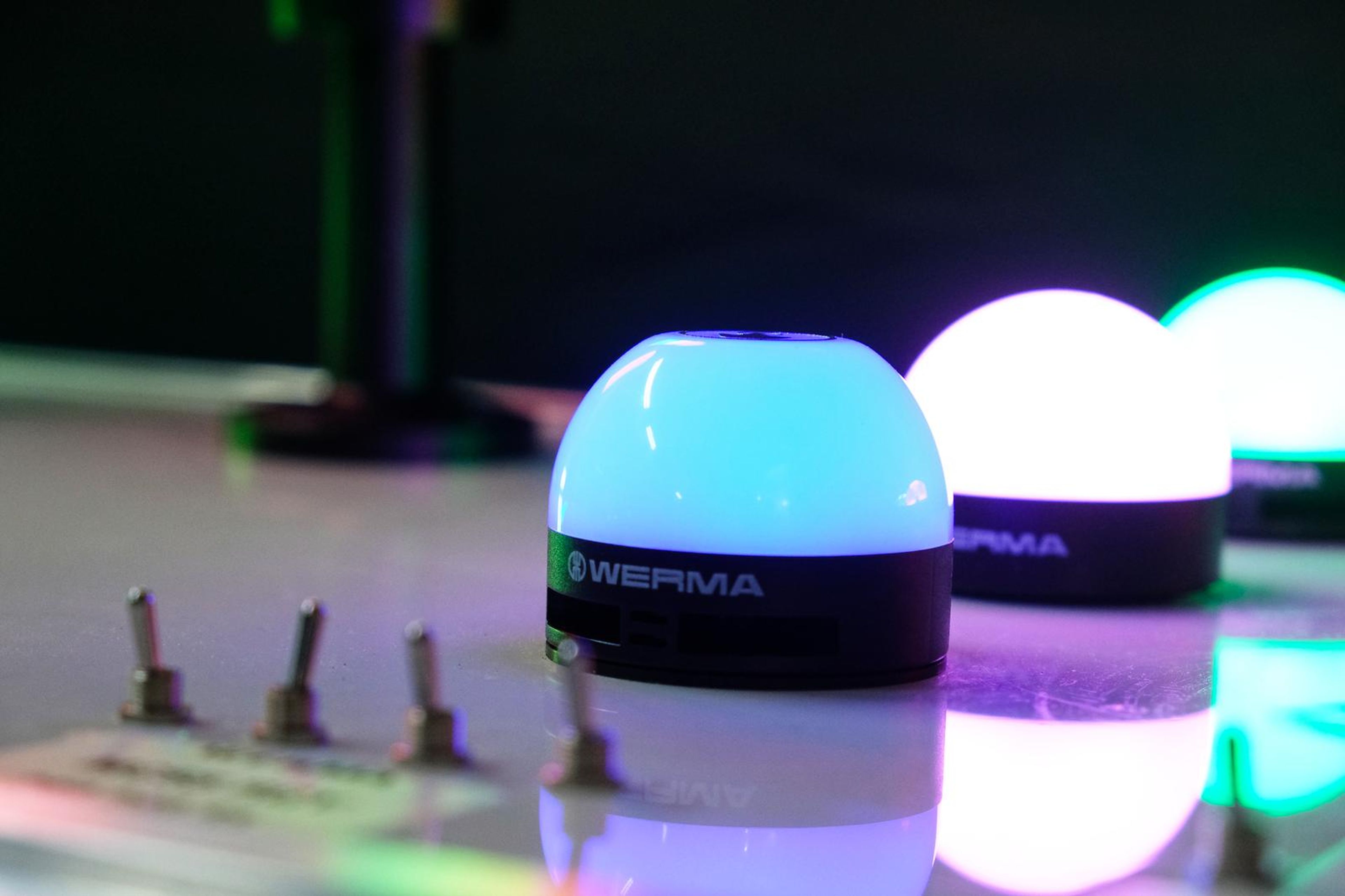 Coloured indicator lights on a Rubicon display