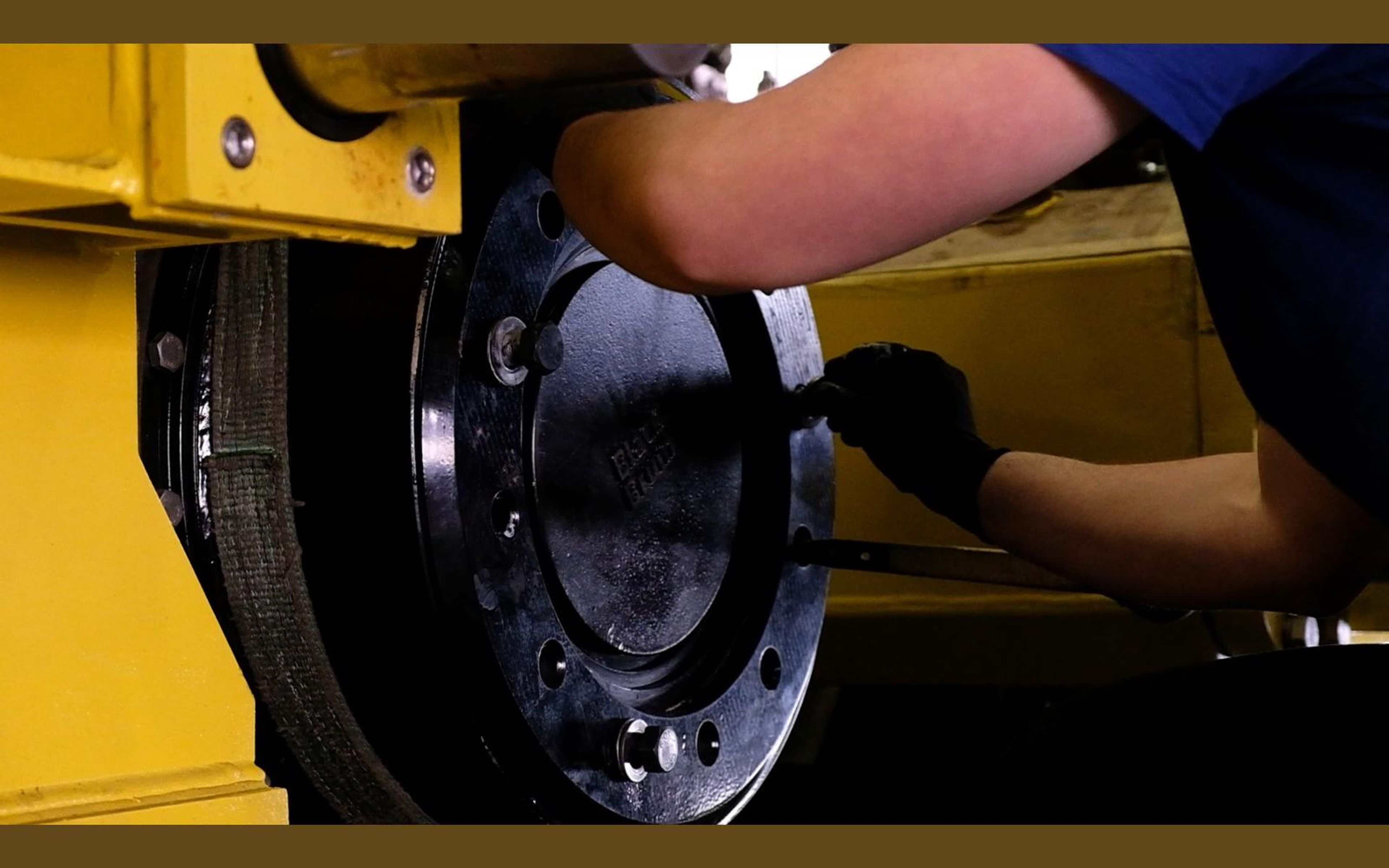 Salt harvester build, June 2022: frame, tracks and drivetrain, shoot 11