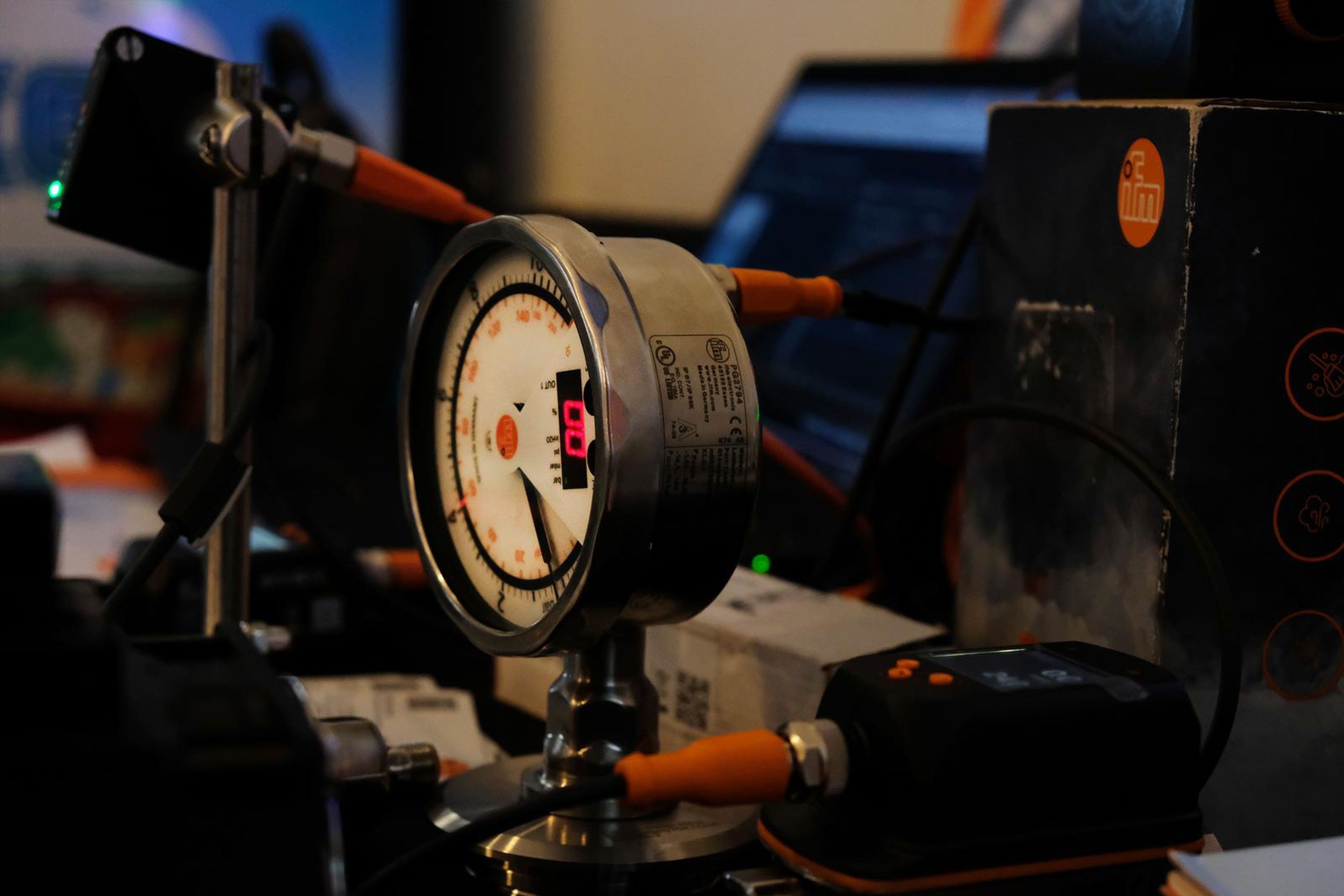 IFM pressure gauge and sensor on the display