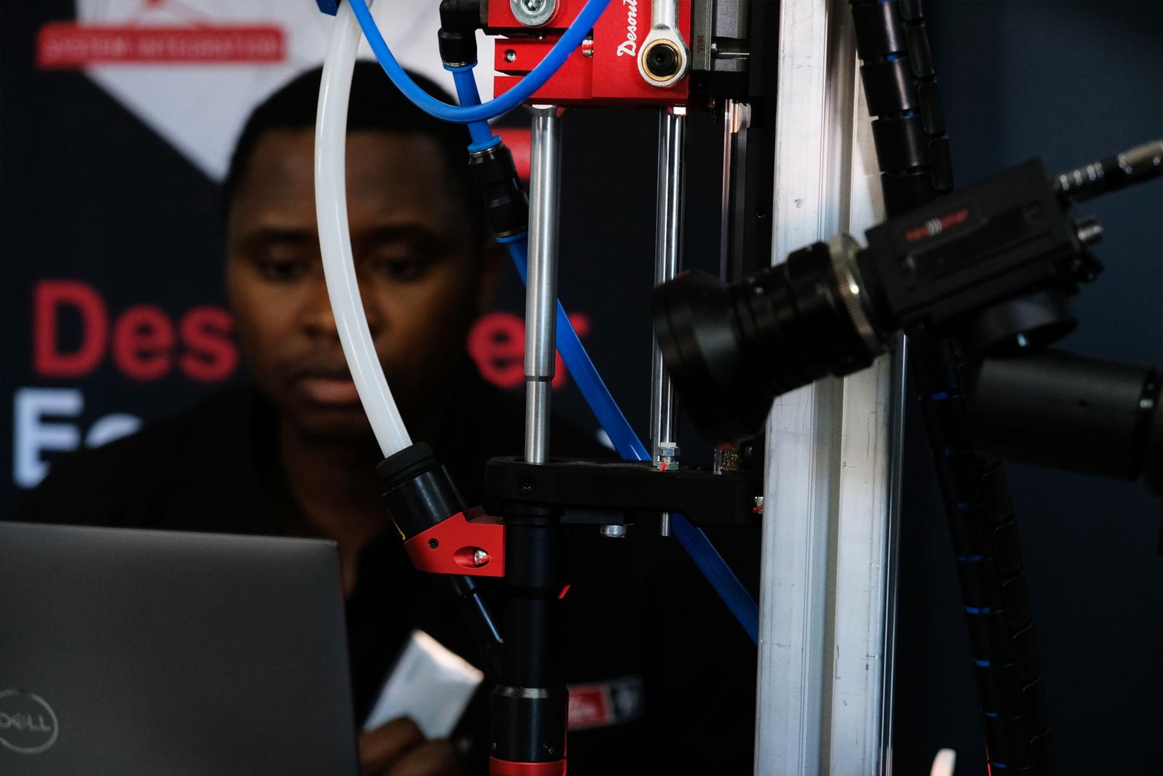 Desoutter screw-feeding demonstration with a technician at a laptop