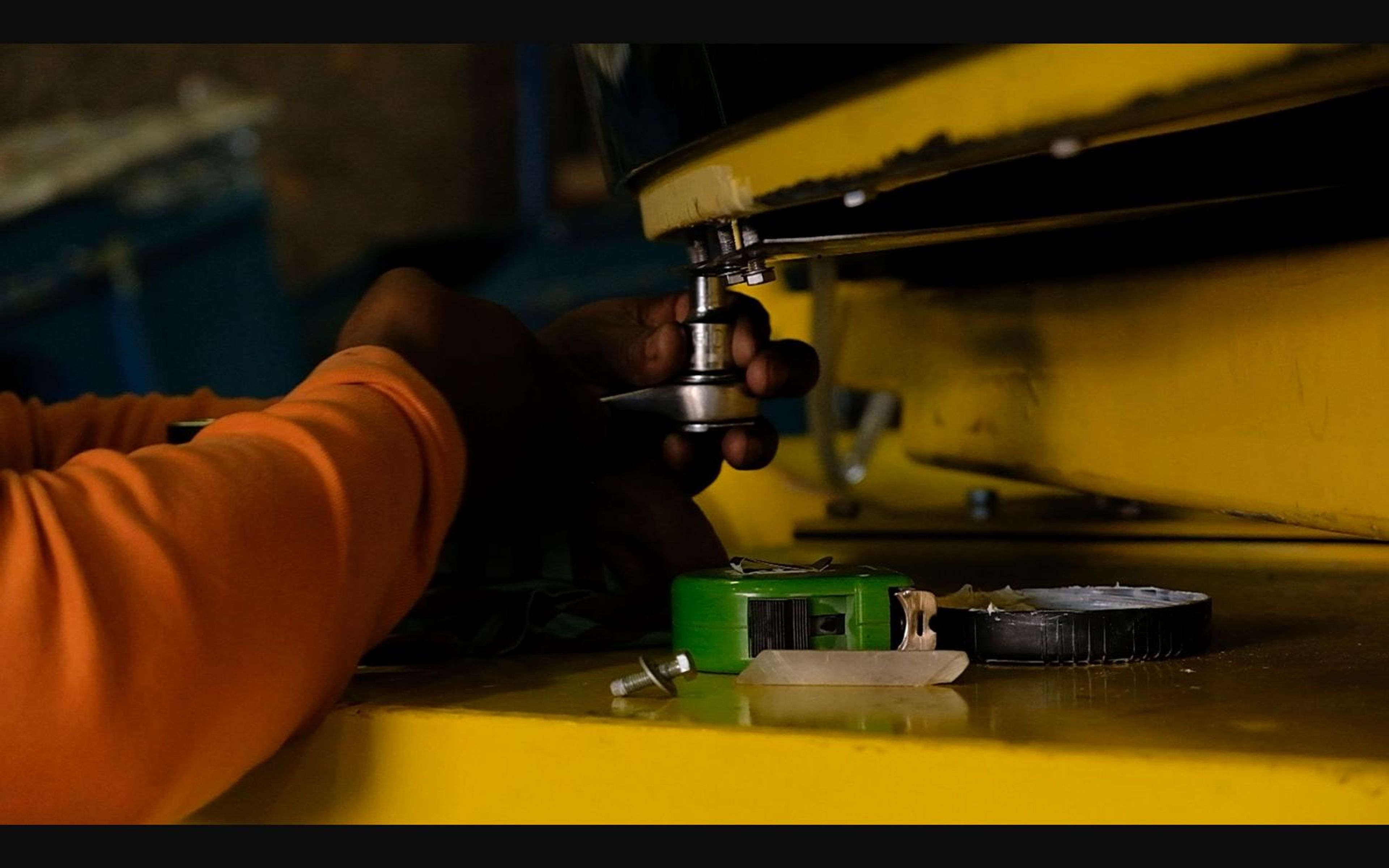 Assembly of the salt harvester, June 2022: frame, tracks and drivetrain, shoot 8