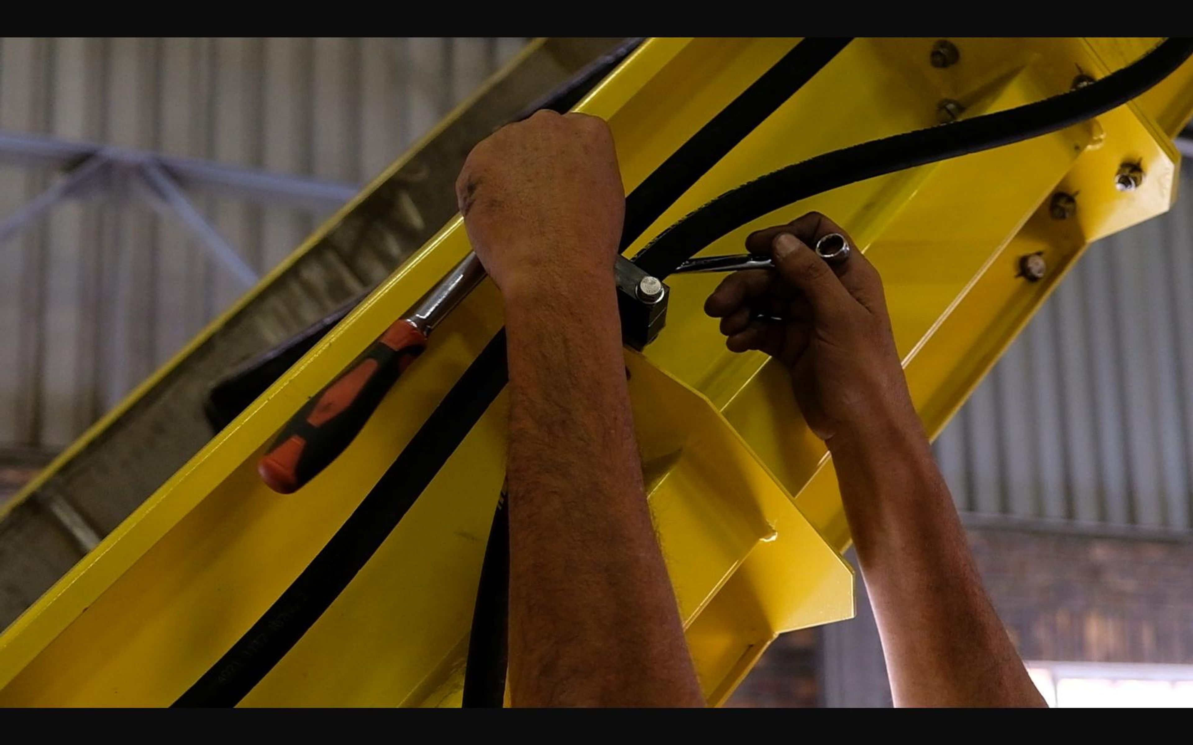 Assembly of the salt harvester, July 2022: hydraulics, plans and panel work, shoot 12