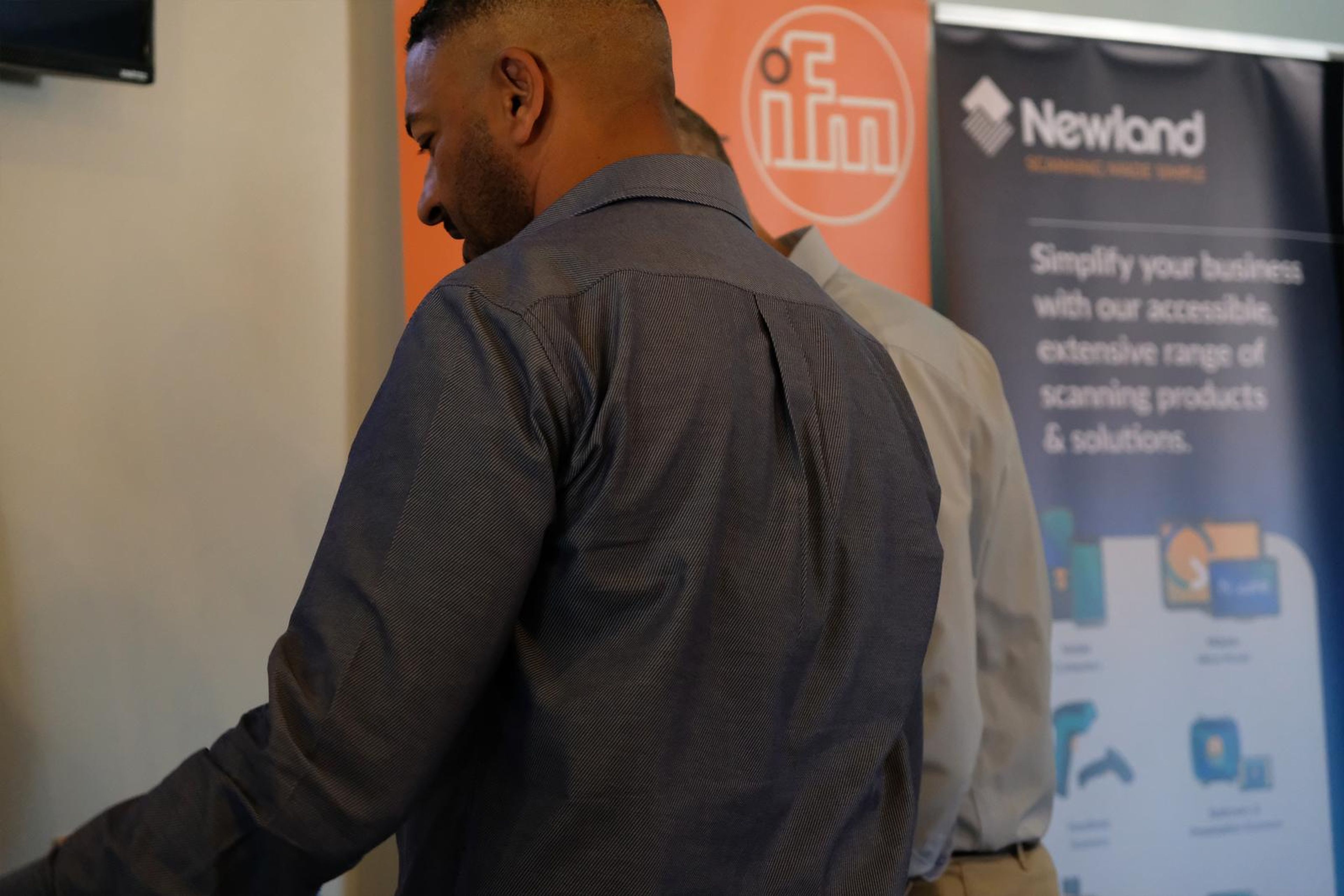Visitor at the IFM and Newland AIDC banners