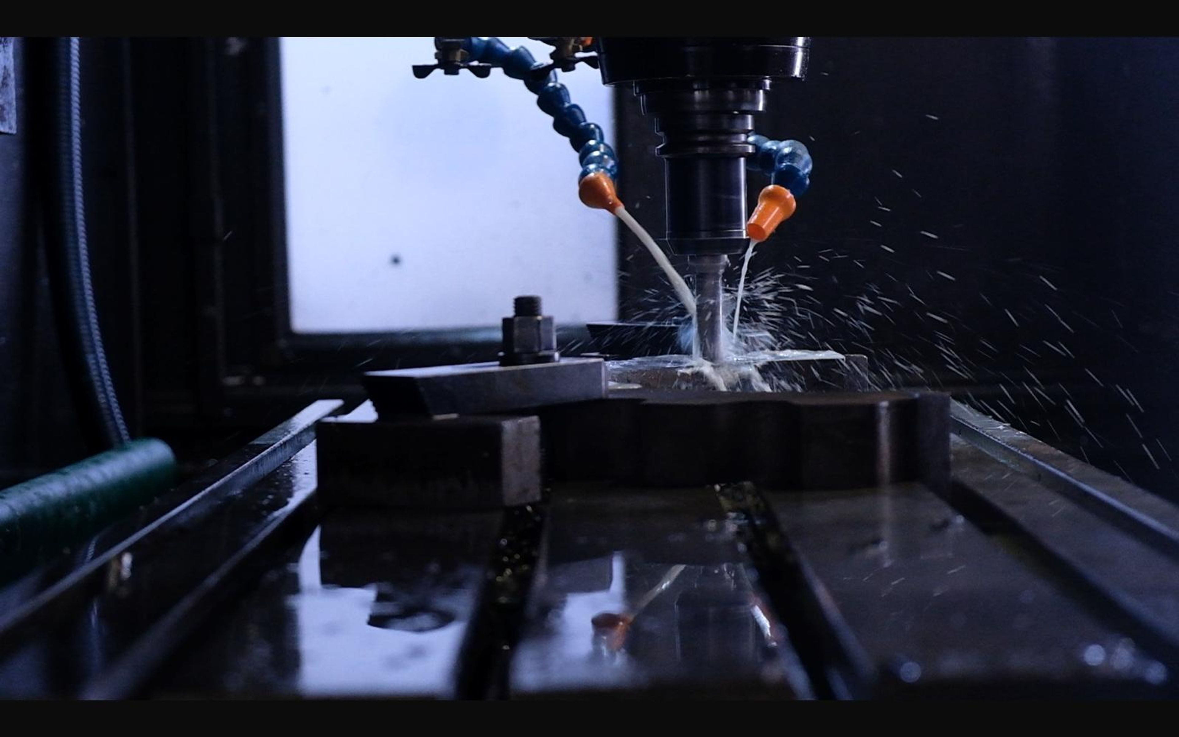 Milling machine cutting with coolant spray