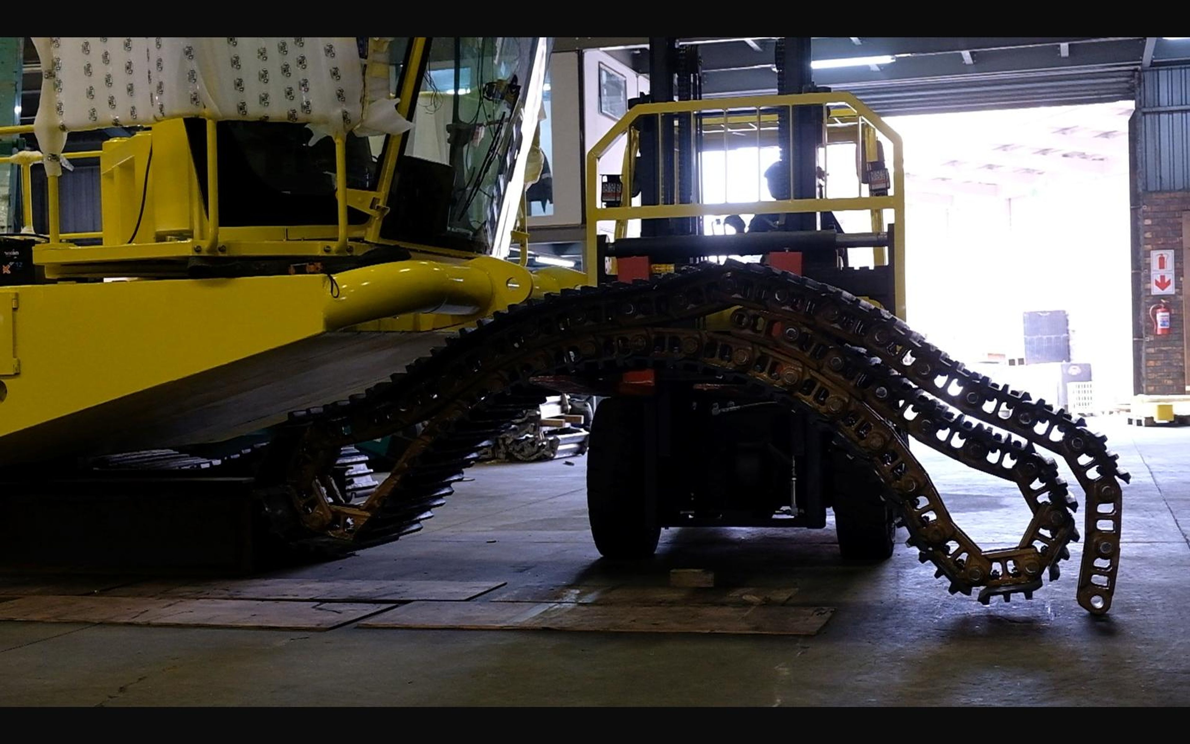 Assembly of the salt harvester, June 2022: frame, tracks and drivetrain, shoot 10