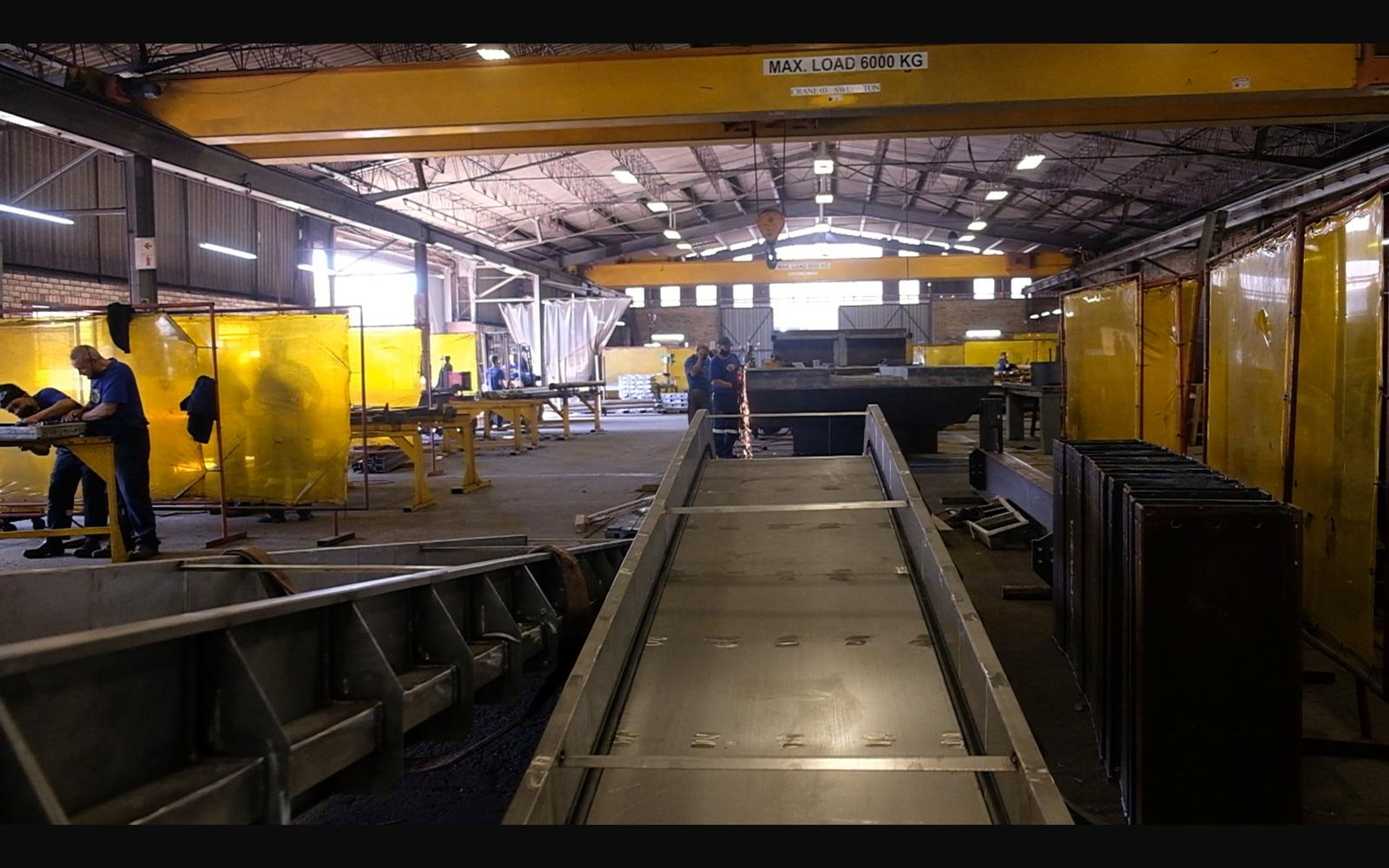 Fabrication bay with a long steel bed