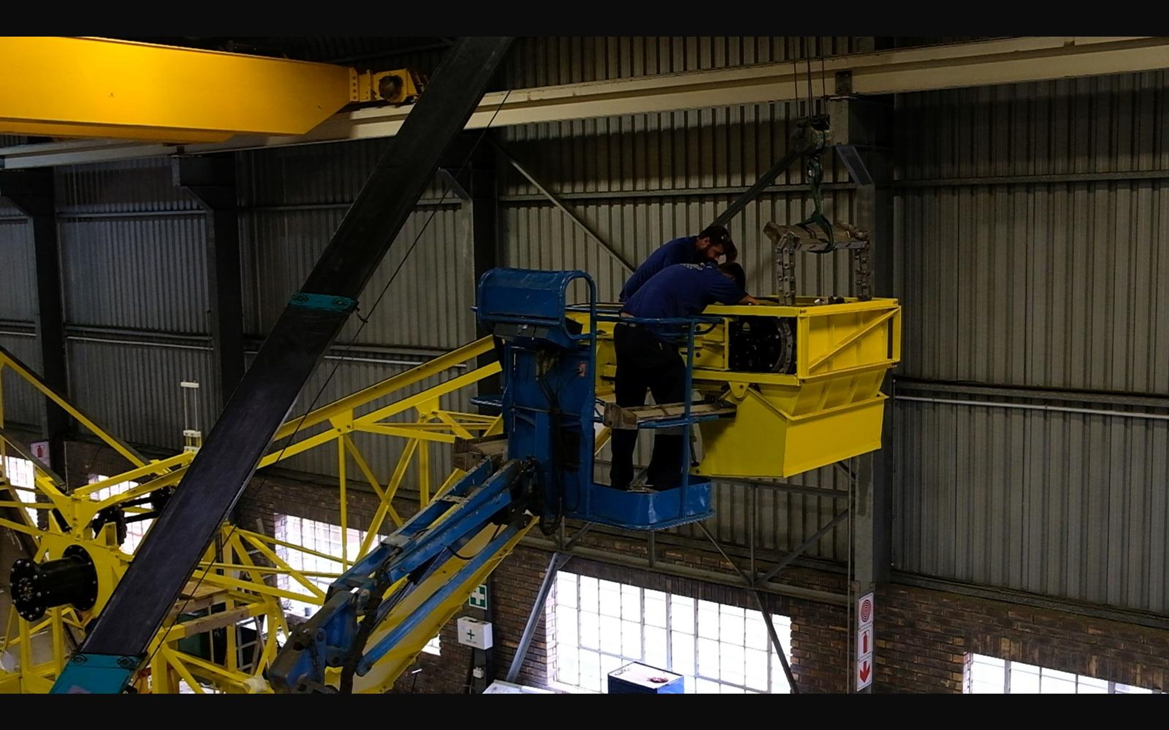 Salt harvester build, June 2022: frame, tracks and drivetrain, shoot 10