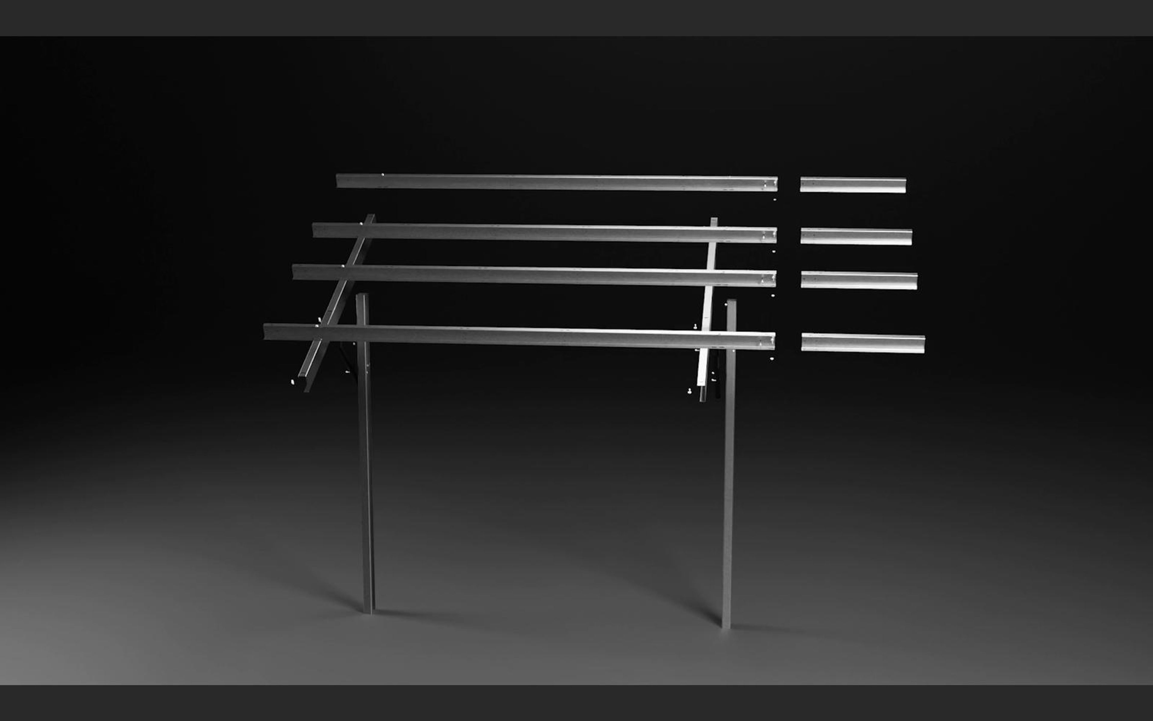 Bolted steel column base on a concrete footing