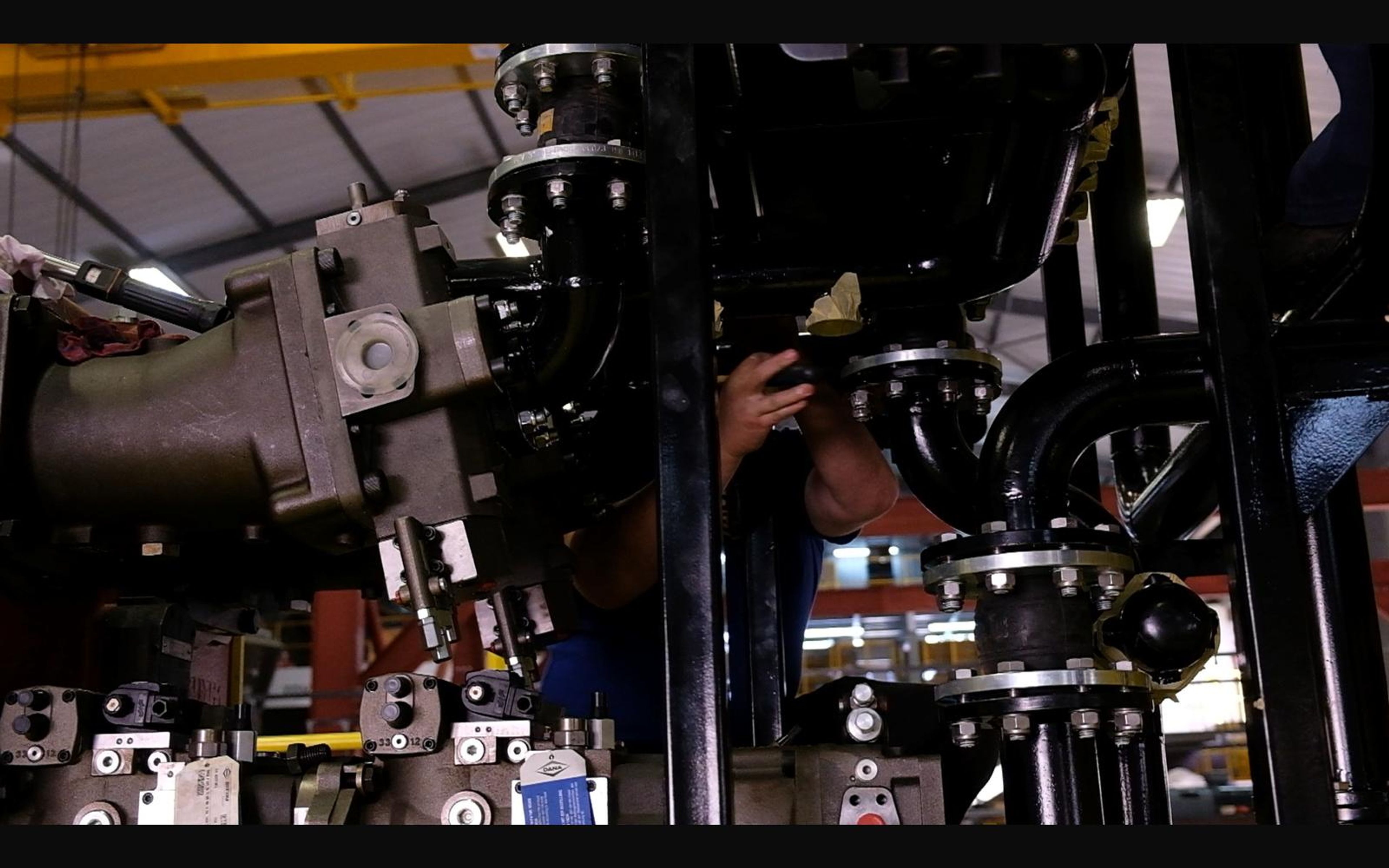 Assembly of the salt harvester, June 2022: frame, tracks and drivetrain, shoot 11