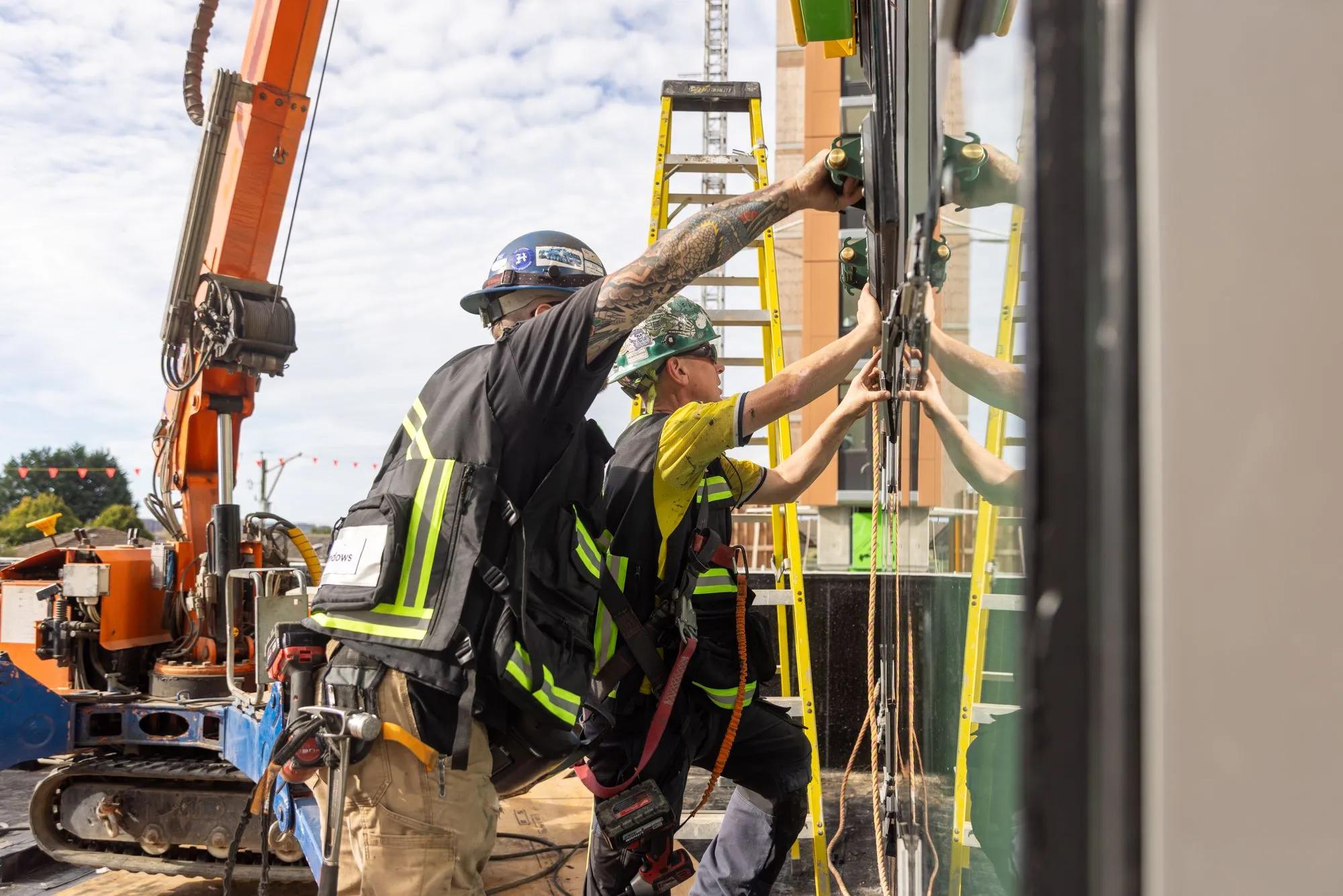 On-site aluminum glazing and facade installation