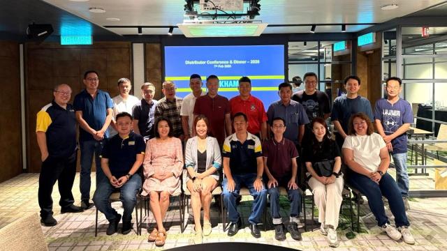 Group photo of award-winning Duckhams distributors at the Chinese New Year ceremony in Malaysia
