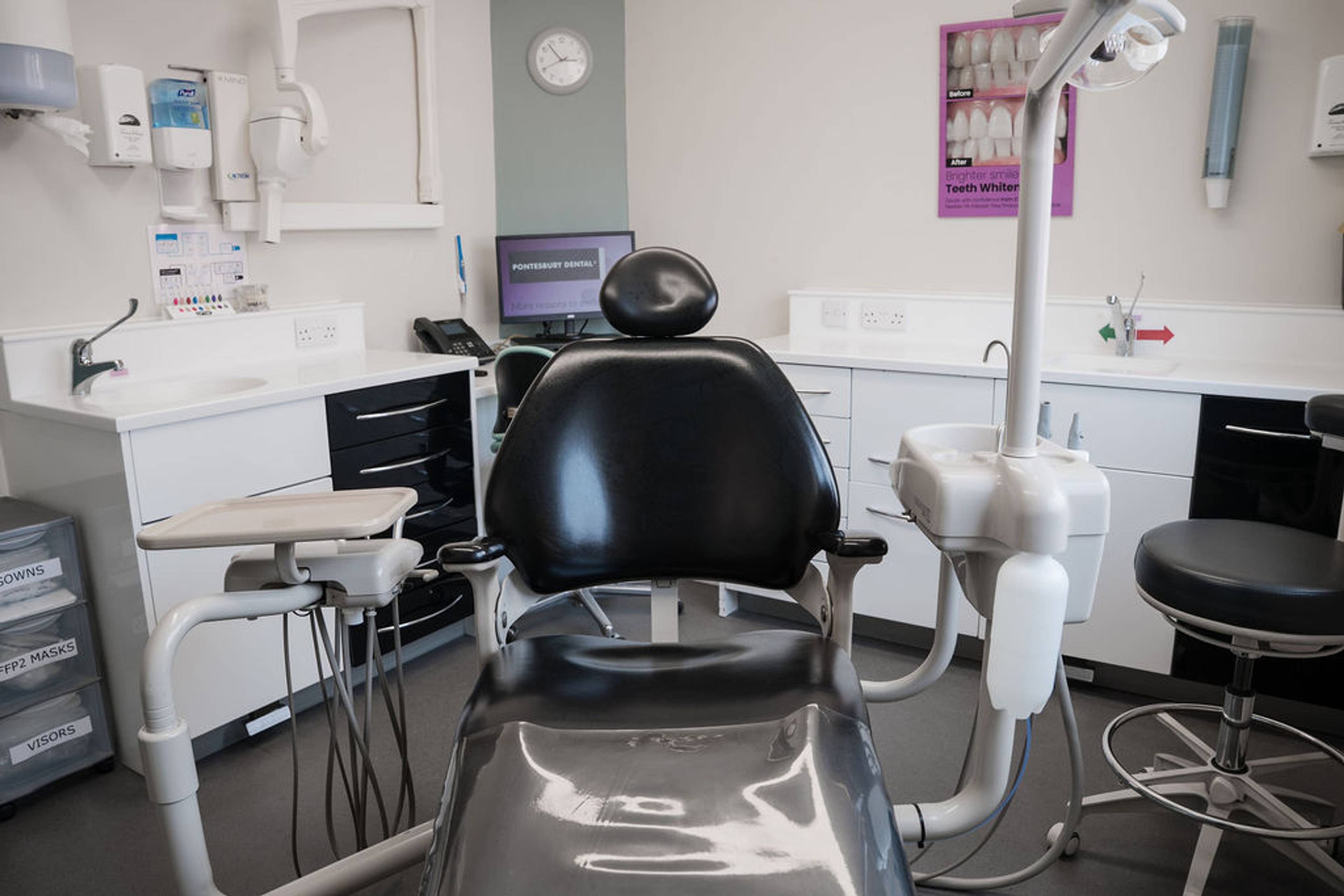 Modern dental surgery room featuring a patient treatment chair, dental equipment, and clean clinical workstations for general dentistry procedures.